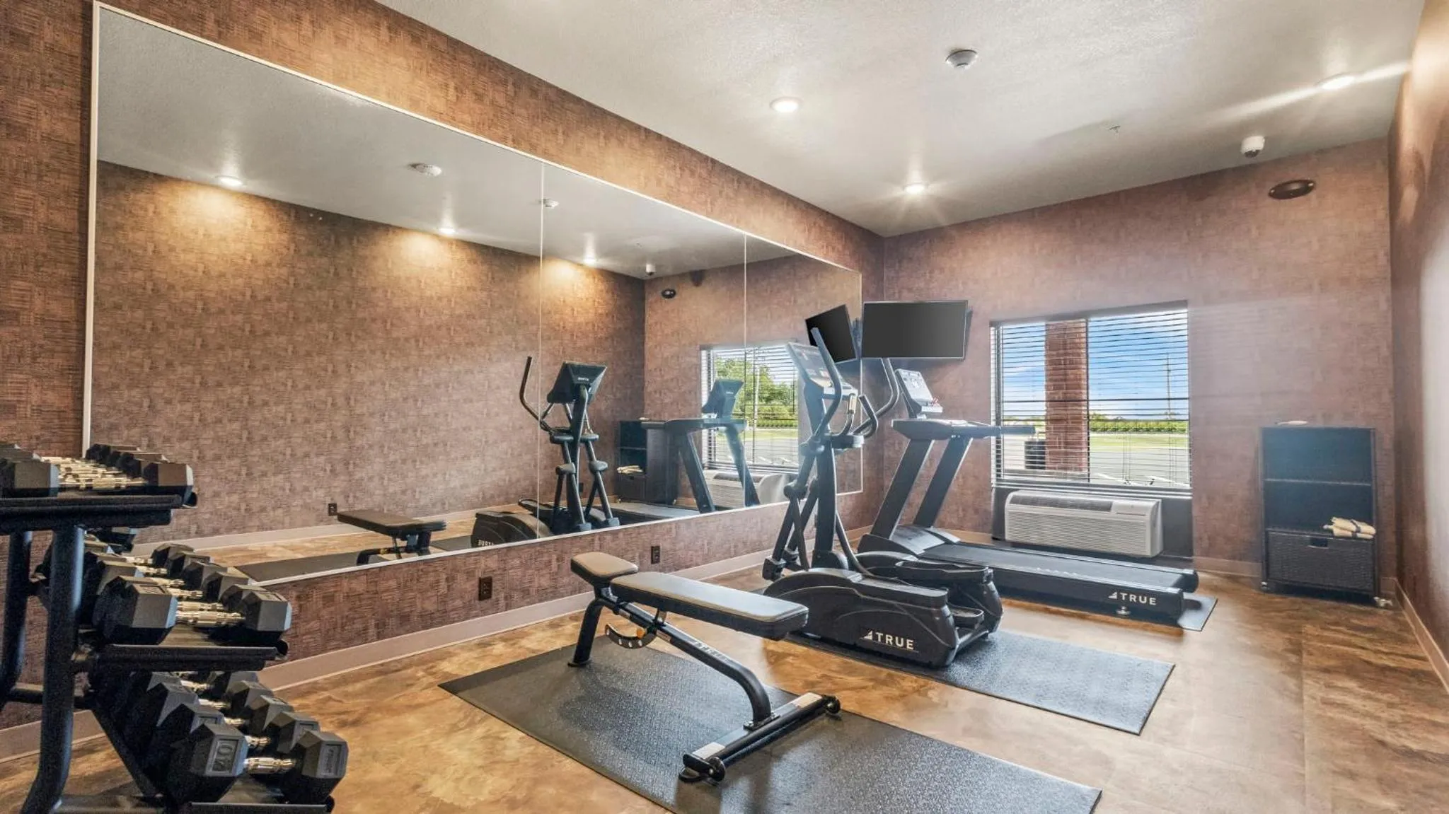 Fitness centre/facilities in Cobblestone Hotel & Suites - Foley