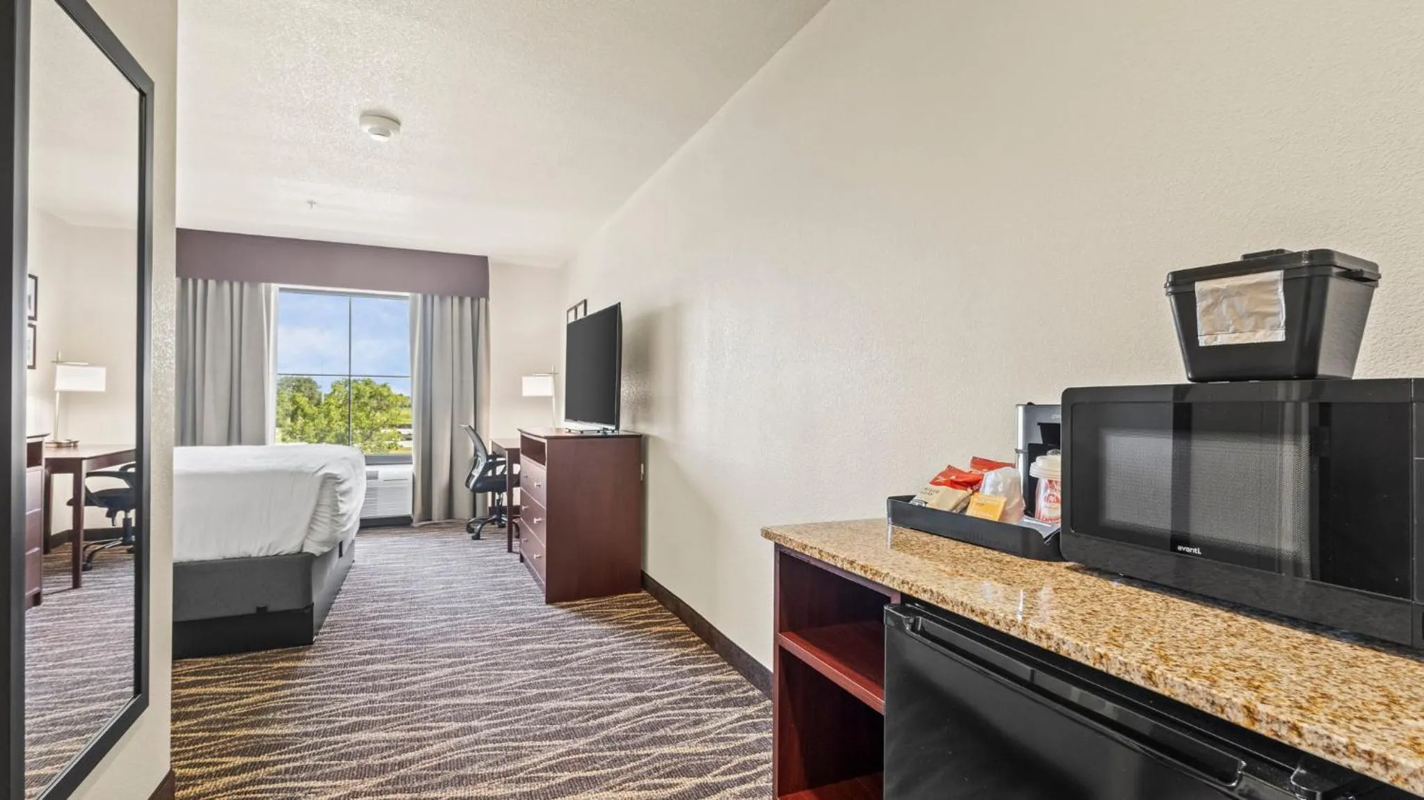 Bedroom, Bed in Cobblestone Hotel & Suites - Foley