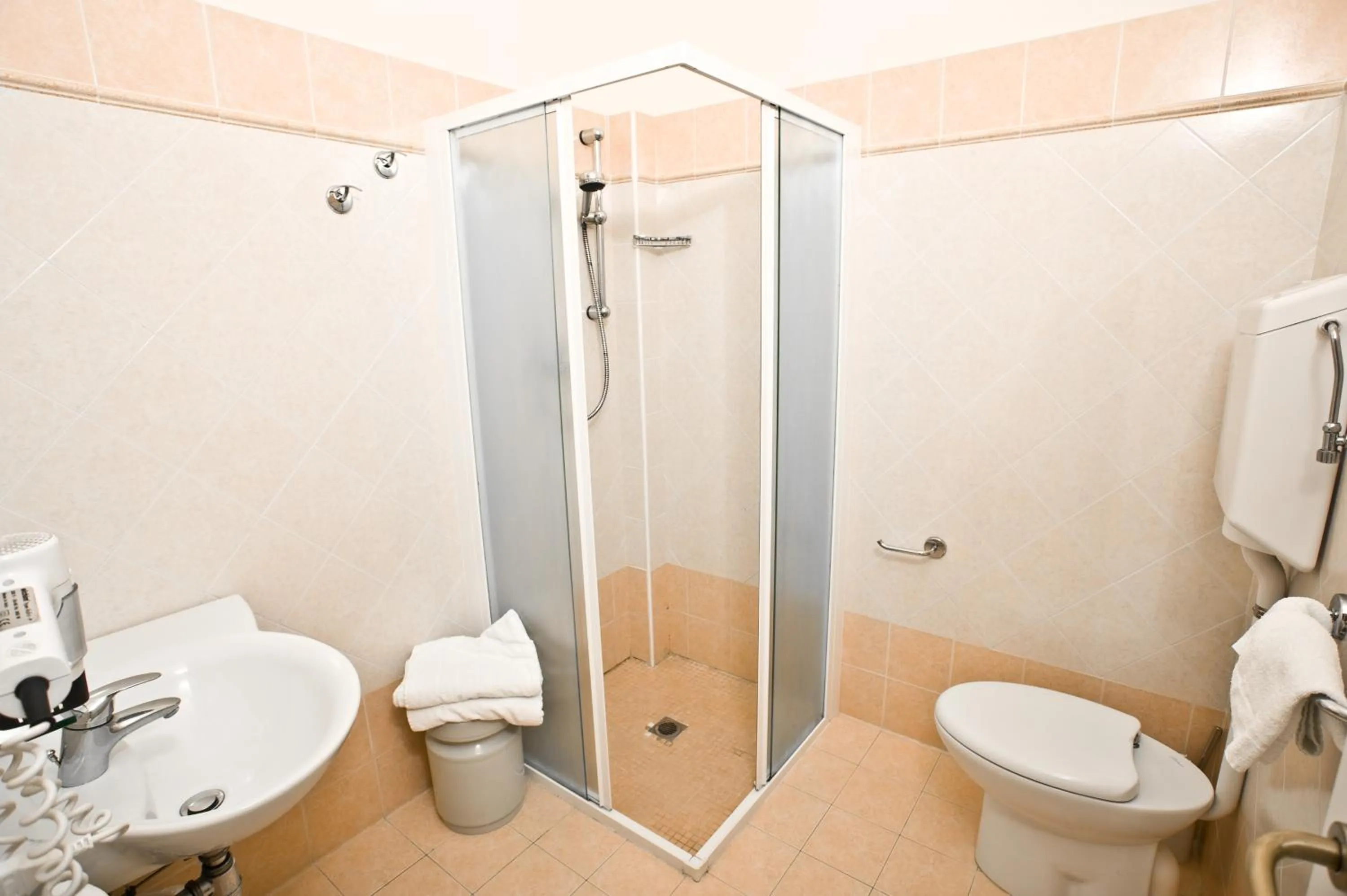 Bathroom in Hotel Giamaika