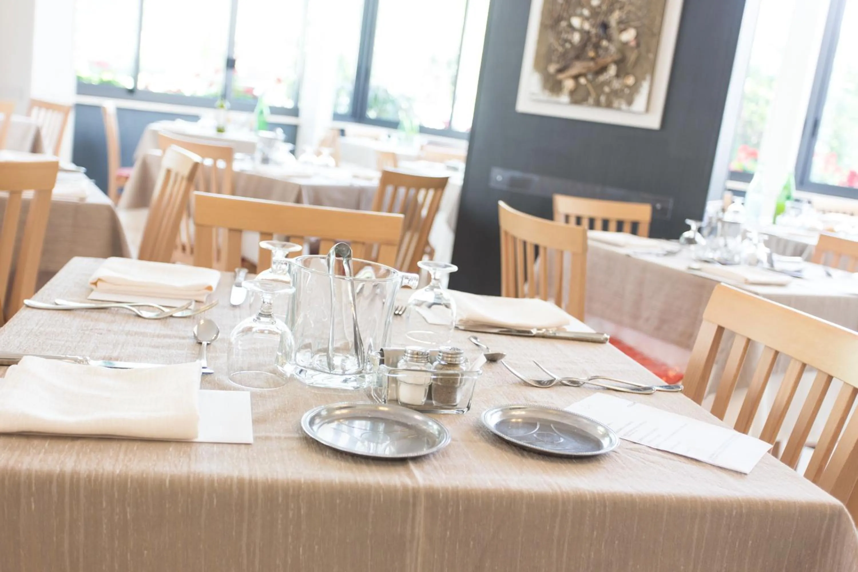 Restaurant/places to eat in Hotel Giamaika