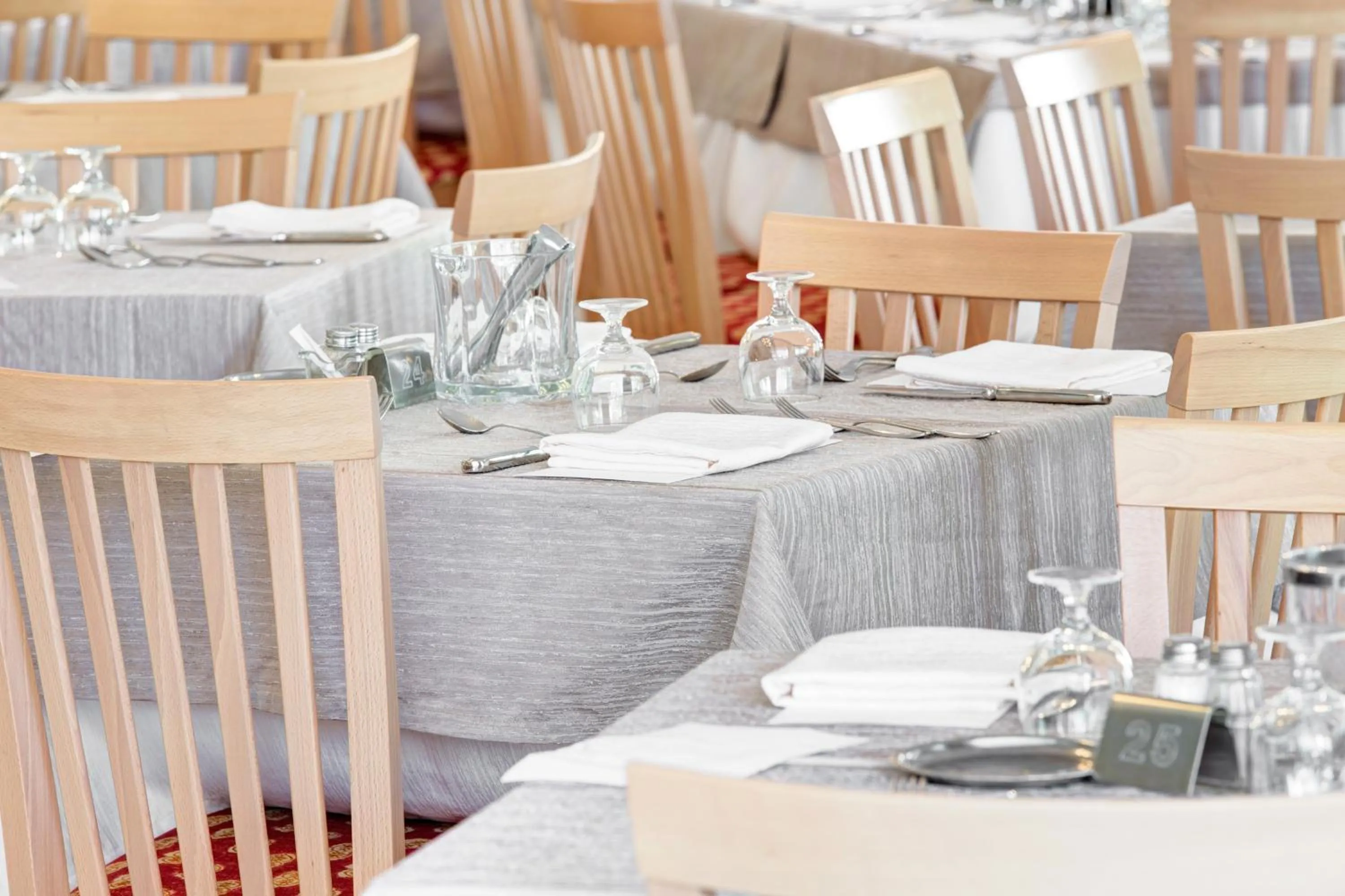 Restaurant/places to eat in Hotel Giamaika