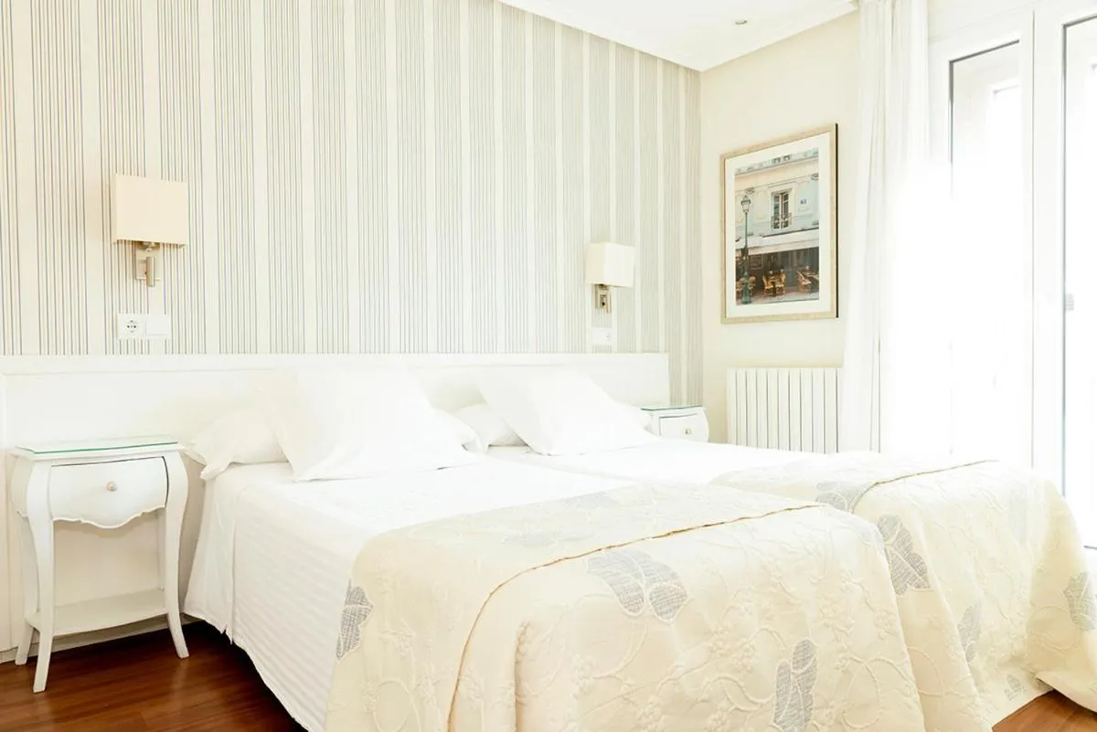 Photo of the whole room, Bed in Hotel Sauce