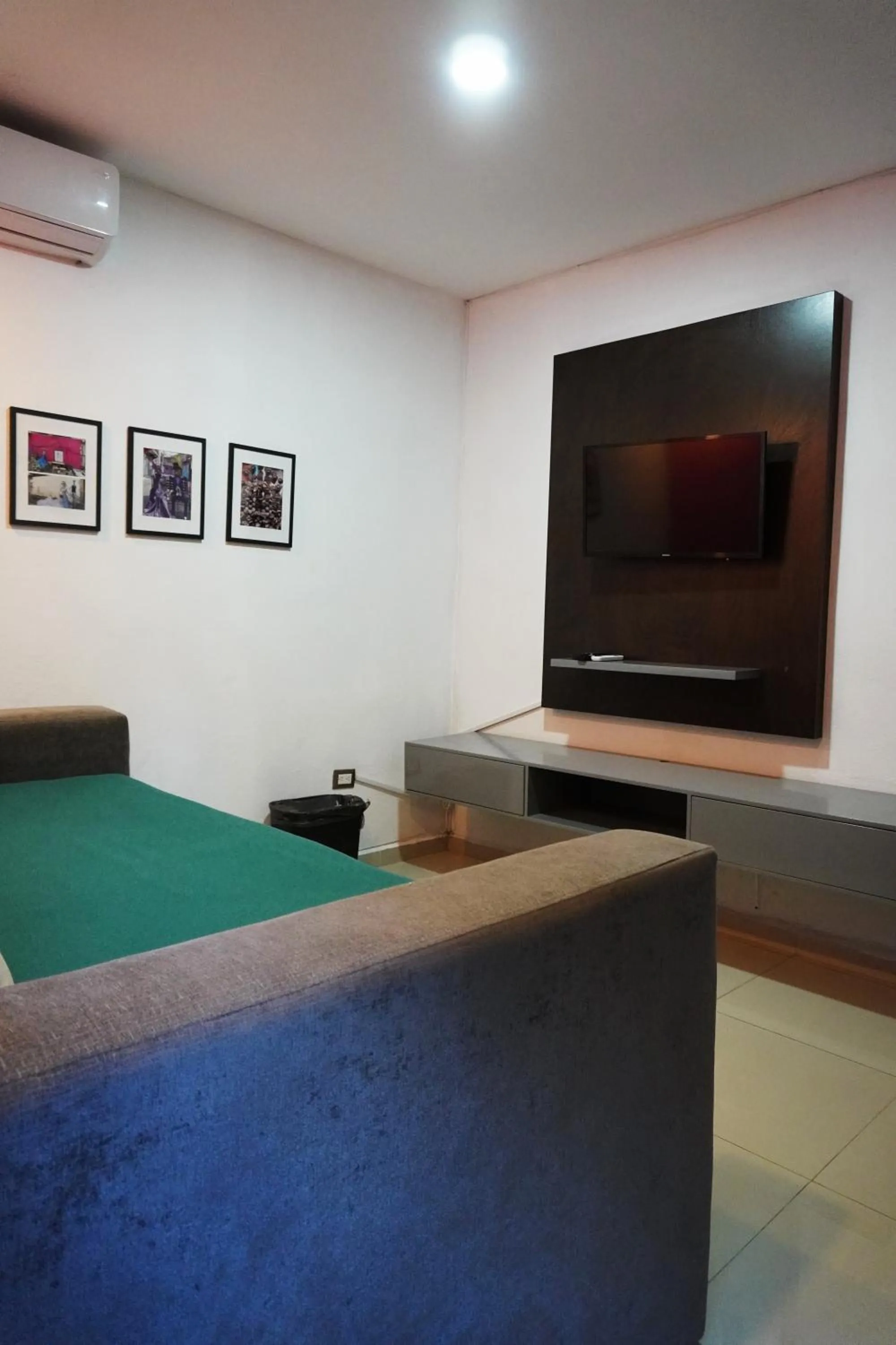 TV and multimedia in Adhoc Boutique Barrio Antiguo