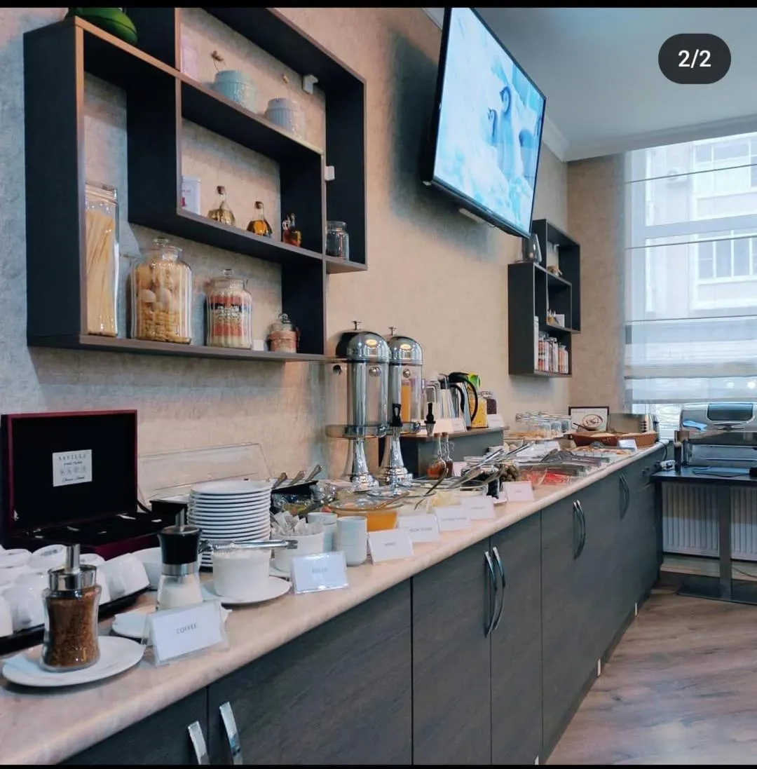 Restaurant/places to eat in Hotel Empire Business Baku