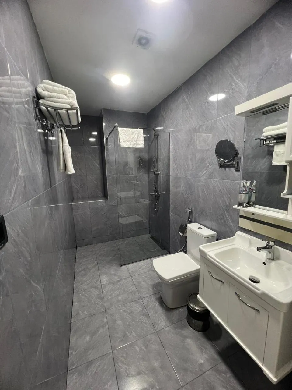 Bathroom in Hotel Empire Business Baku