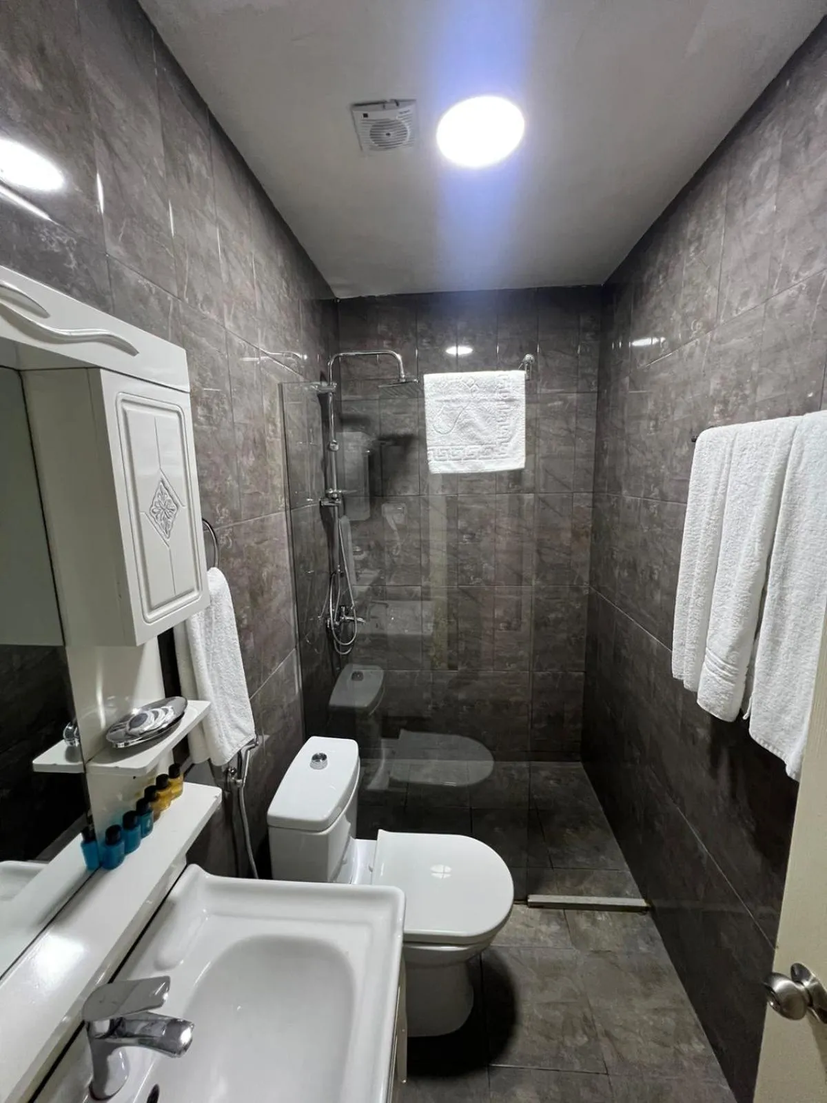 Bathroom in Hotel Empire Business Baku