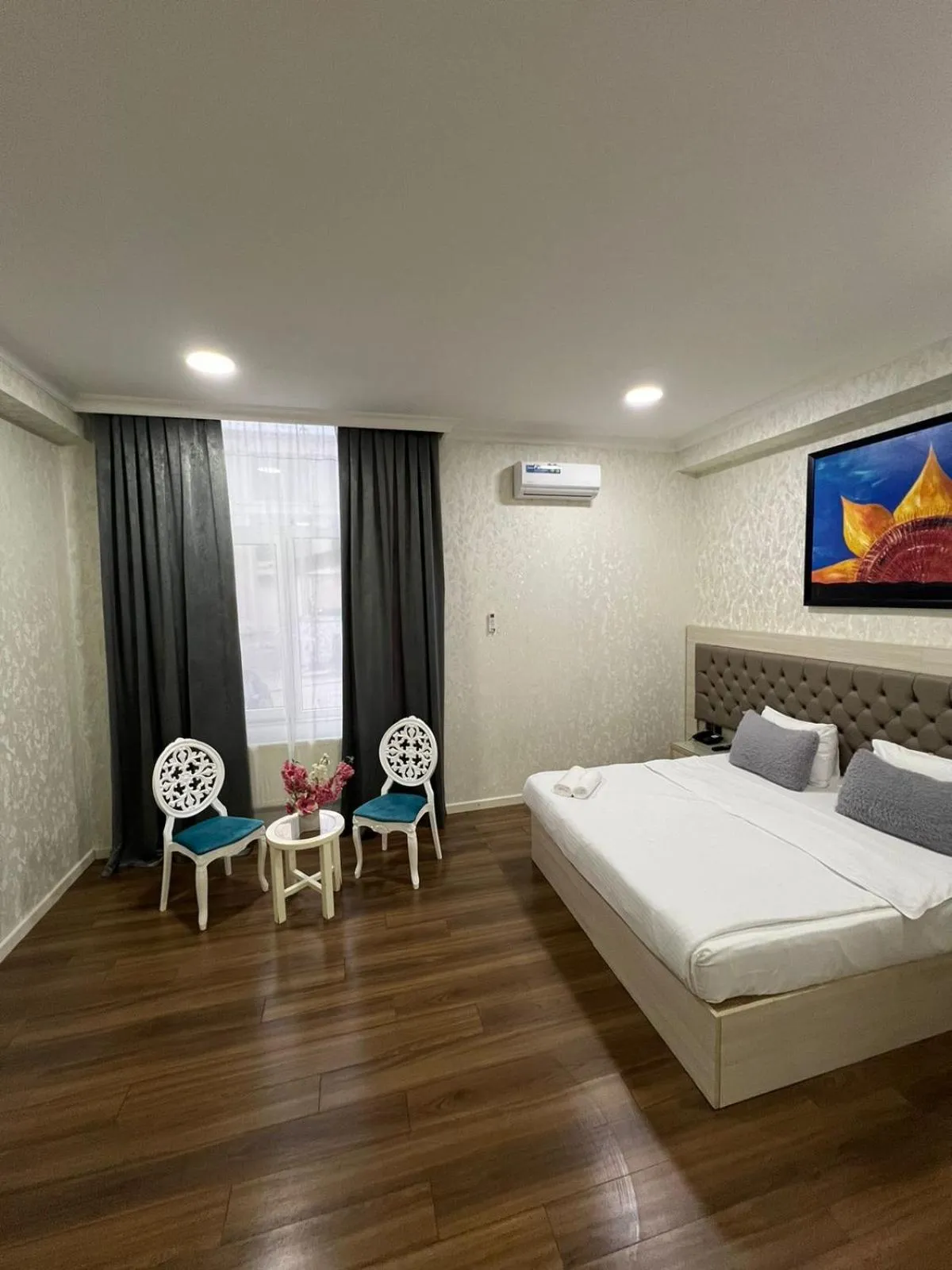 Photo of the whole room in Hotel Empire Business Baku