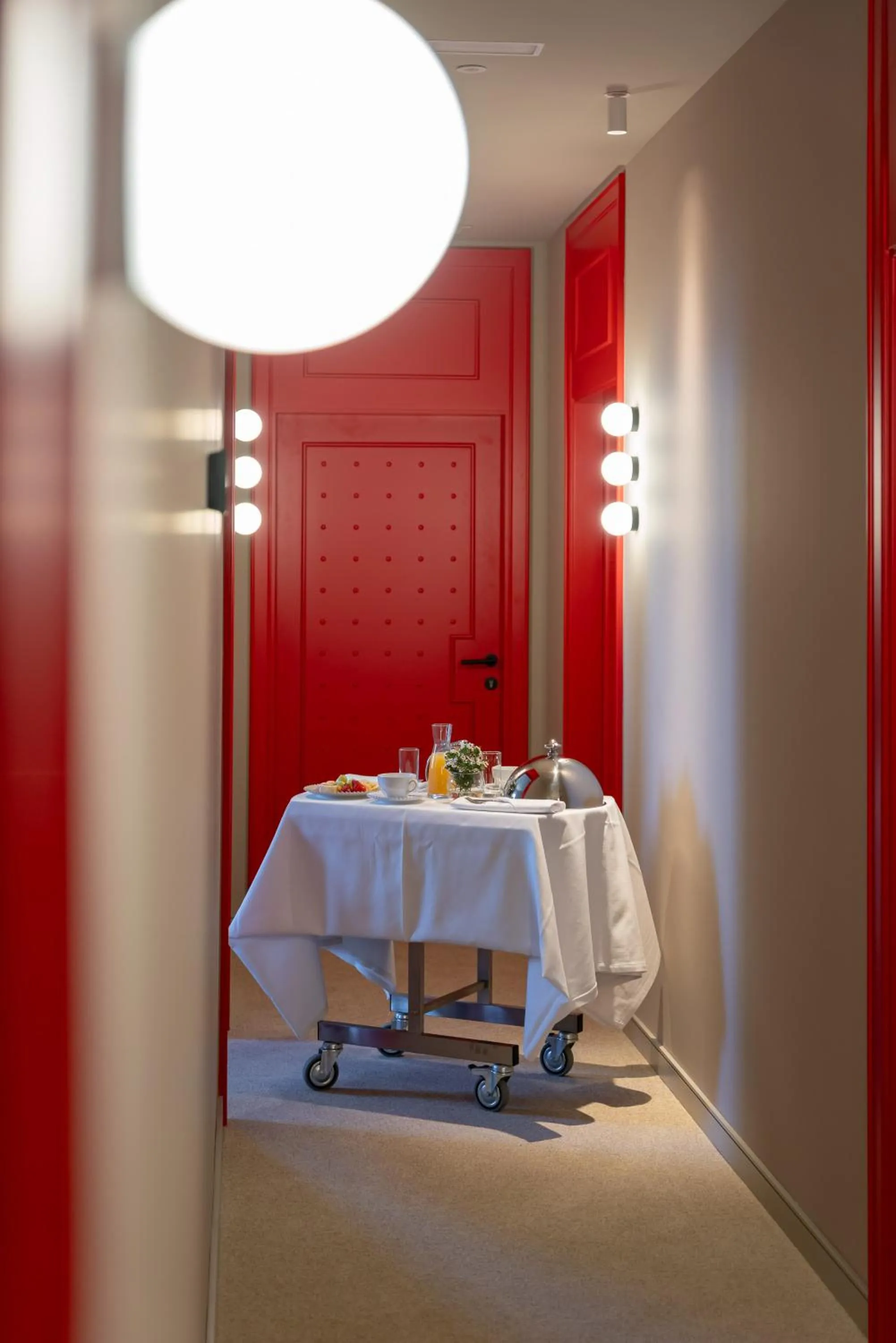 room service in Hotel Boutique Faro Silleiro
