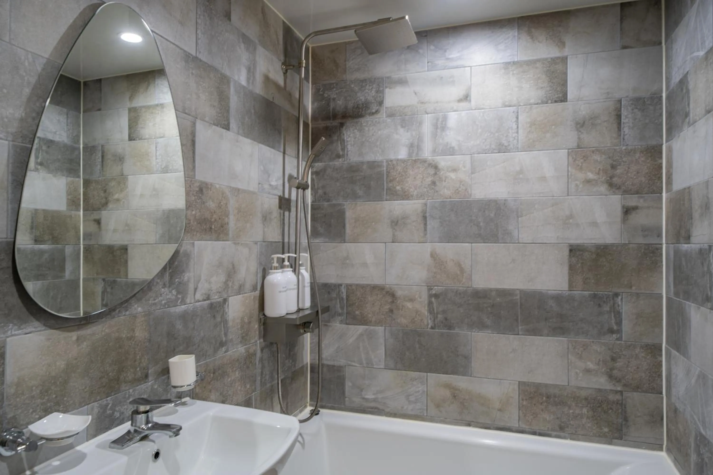 Shower in Hotel Yoegieottae Gwangju Station