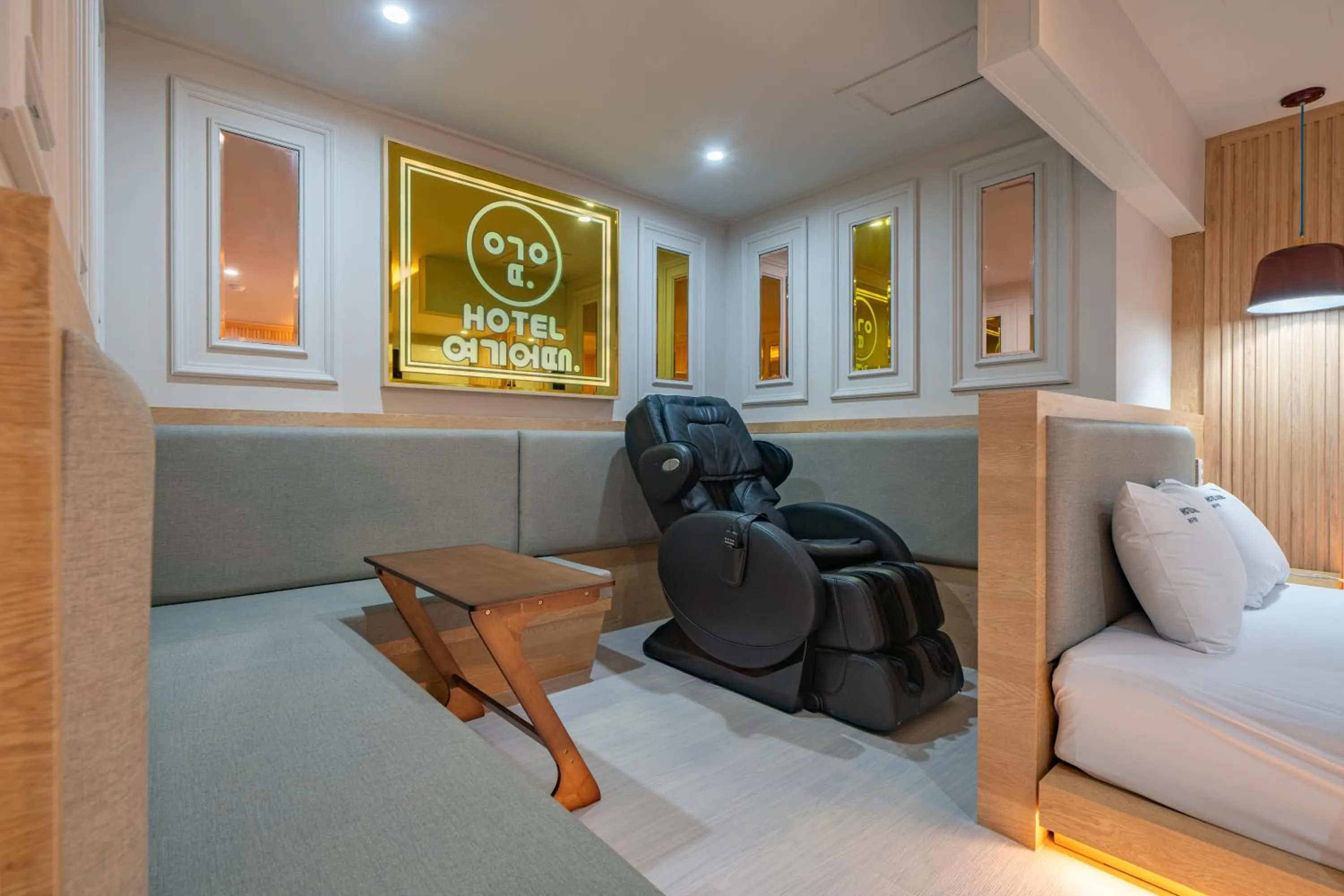 Seating area in Hotel Yoegieottae Gwangju Station