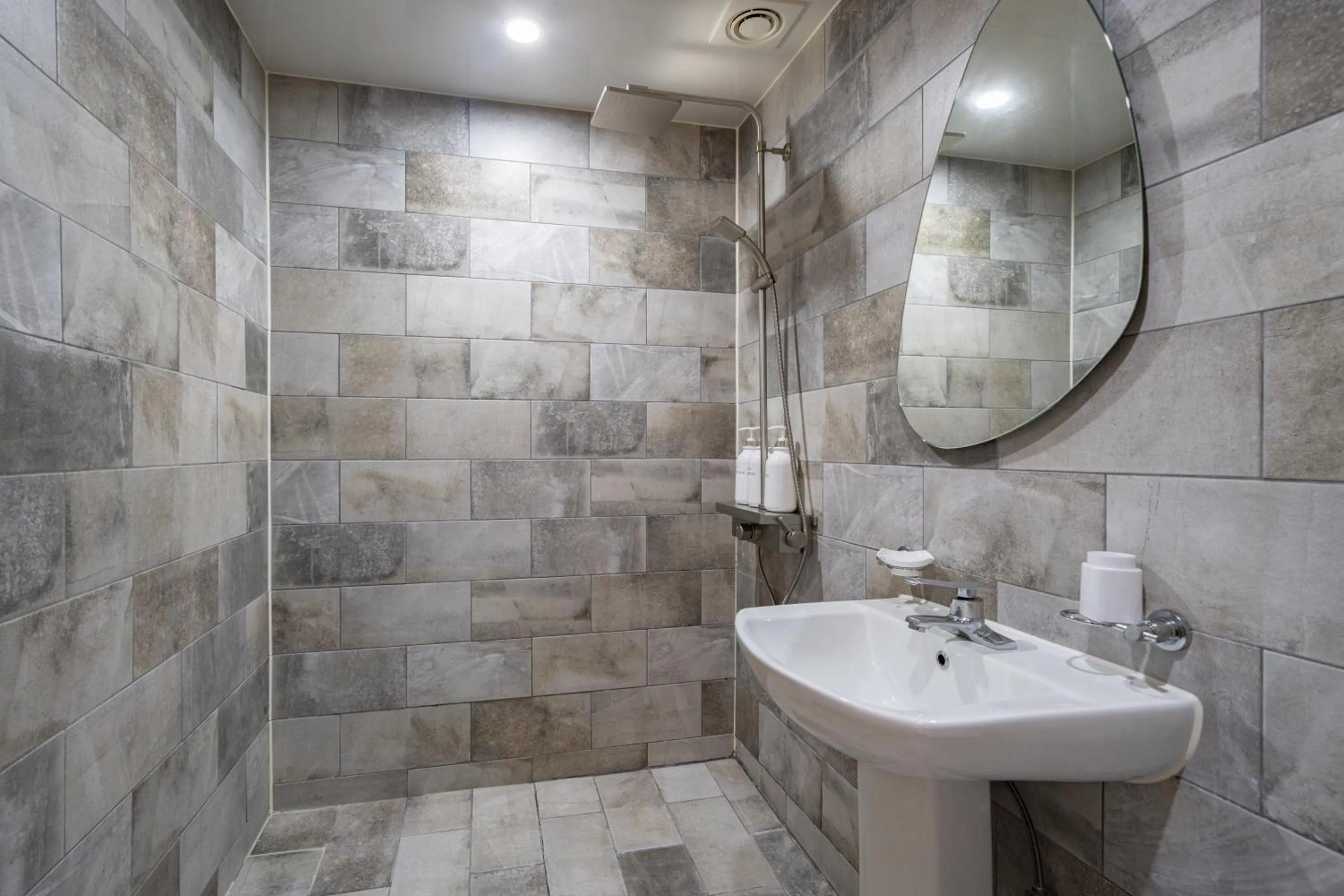 Shower in Hotel Yoegieottae Gwangju Station