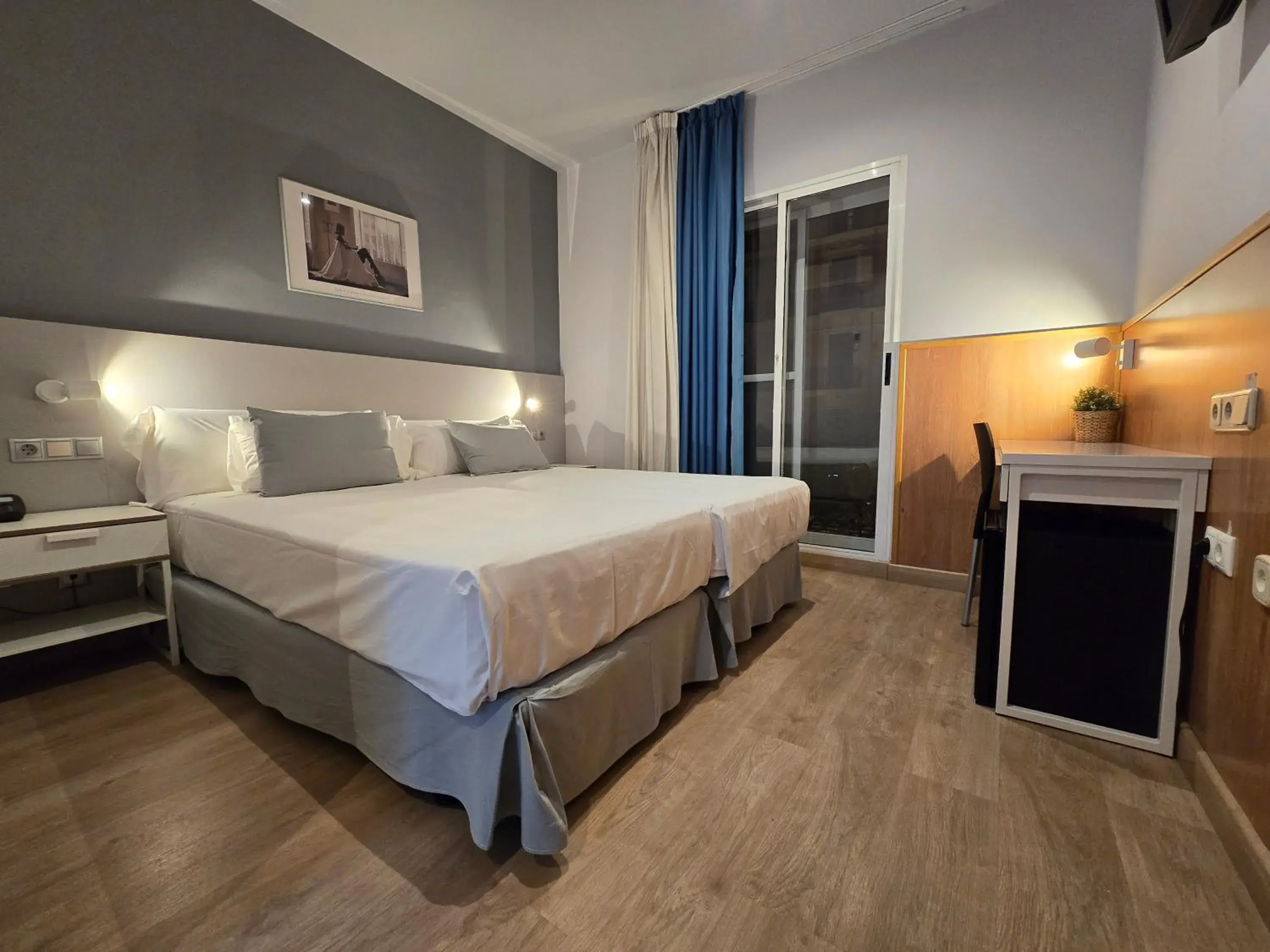 Twin Room with Terrace in Rambla Alicante Twin Room with Terrace in Rambla Alicante