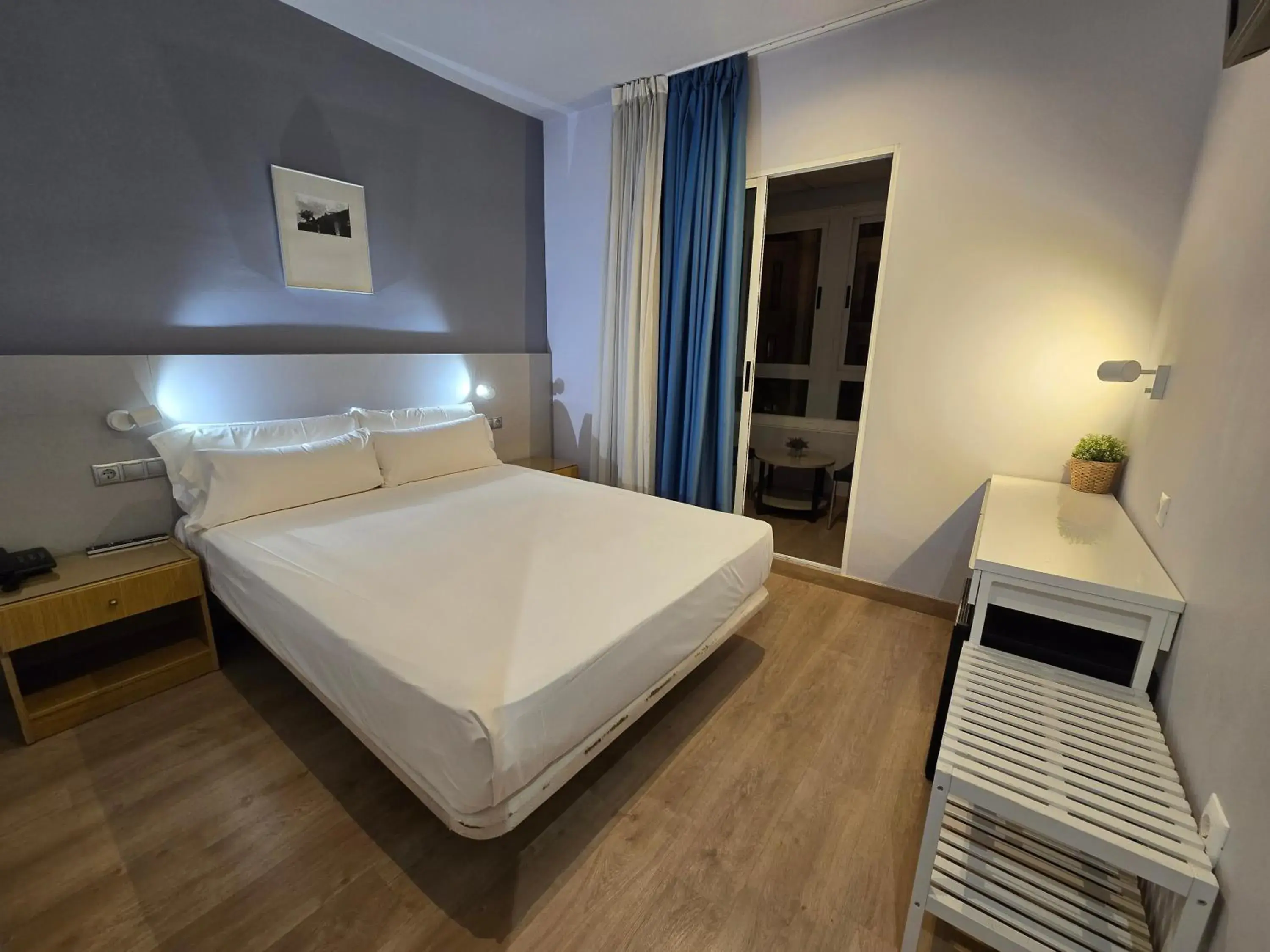 Queen Room with Balcony in Rambla Alicante Queen Room with Balcony in Rambla Alicante