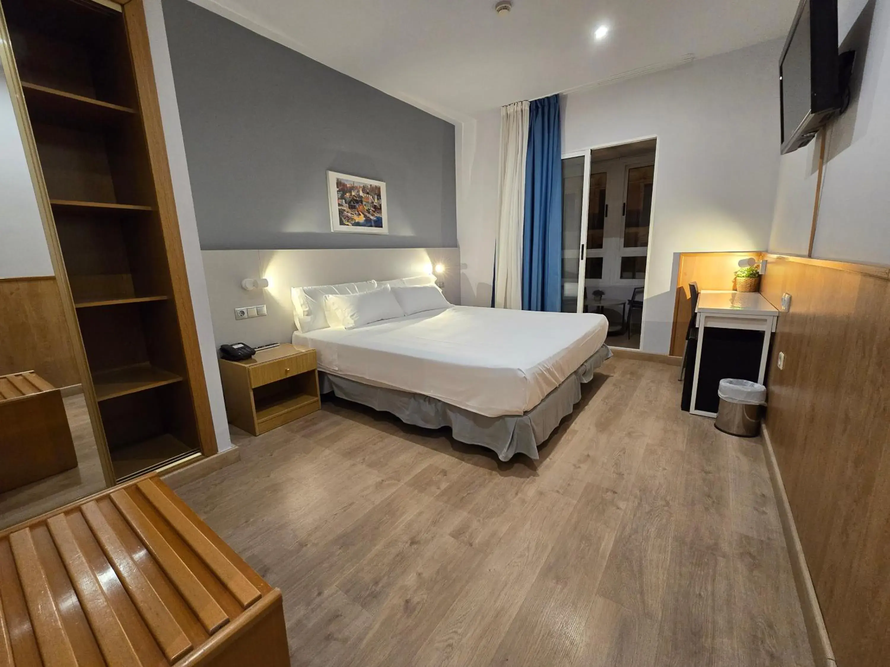 King Room with Balcony in Rambla Alicante King Room with Balcony in Rambla Alicante