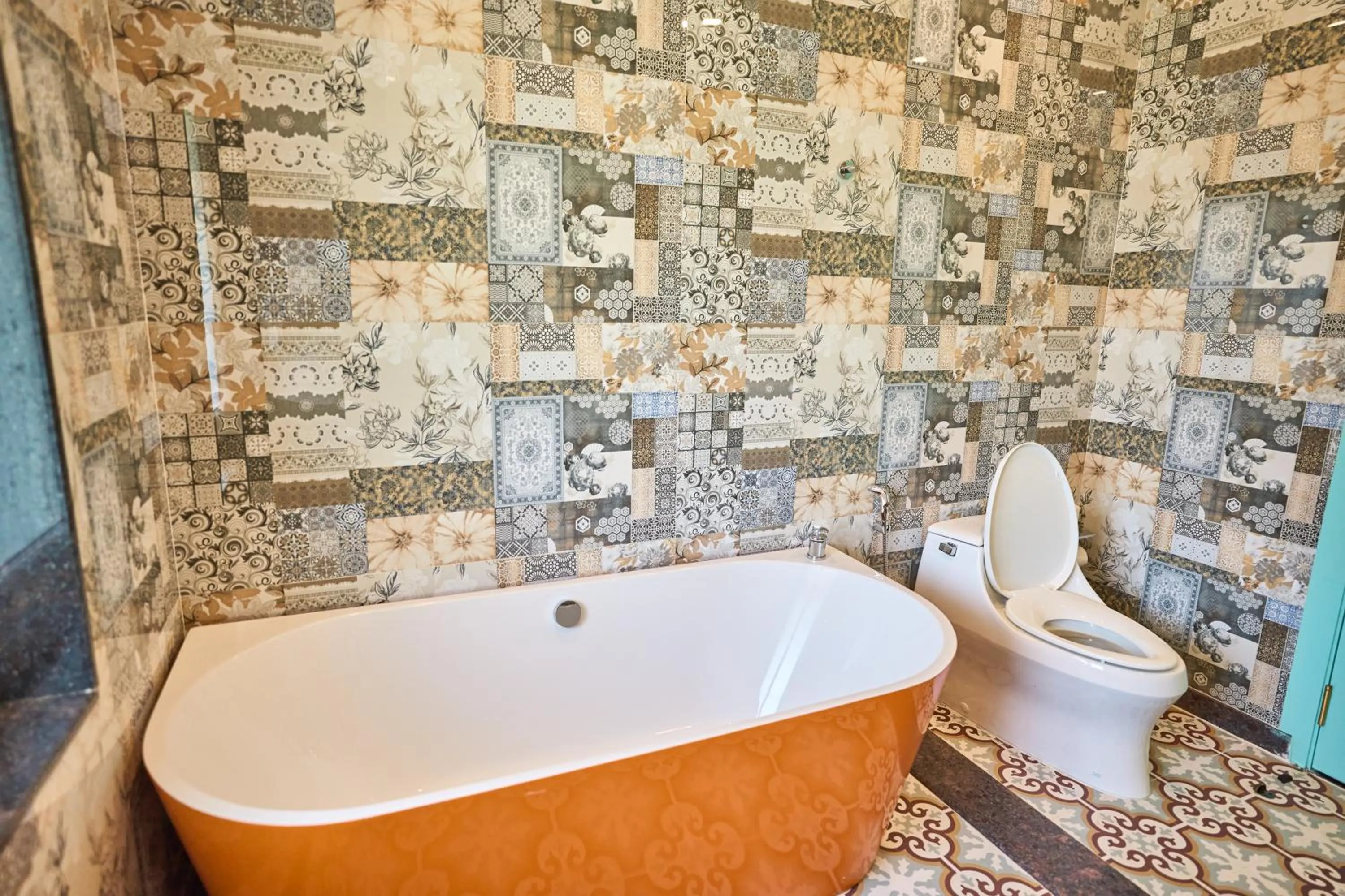 Bath in Mayfair Manor Alibag