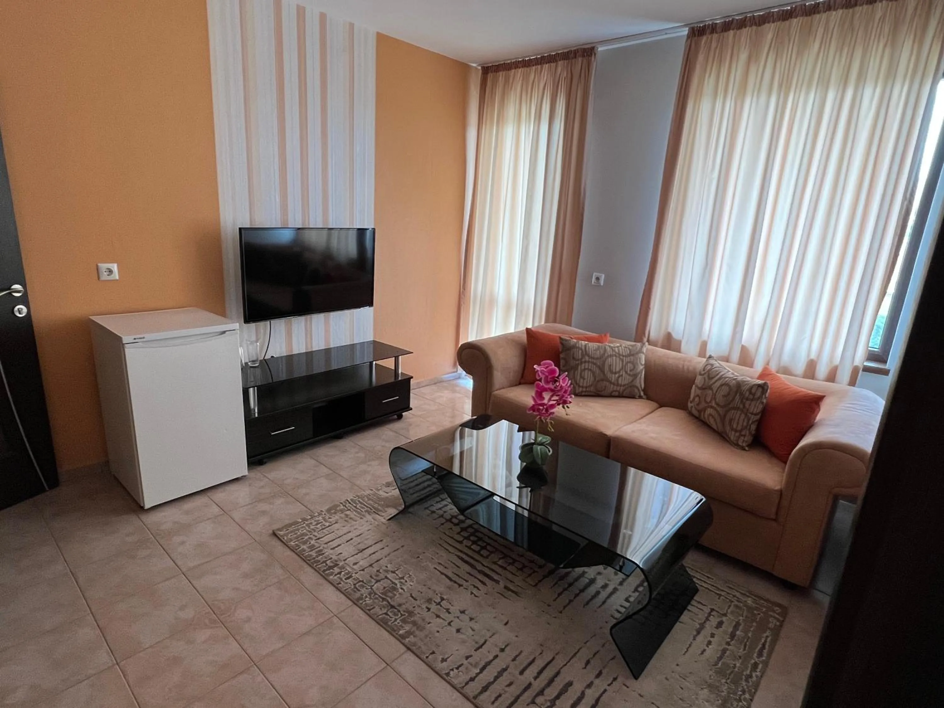 Communal lounge/ TV room in Hotel Lazur