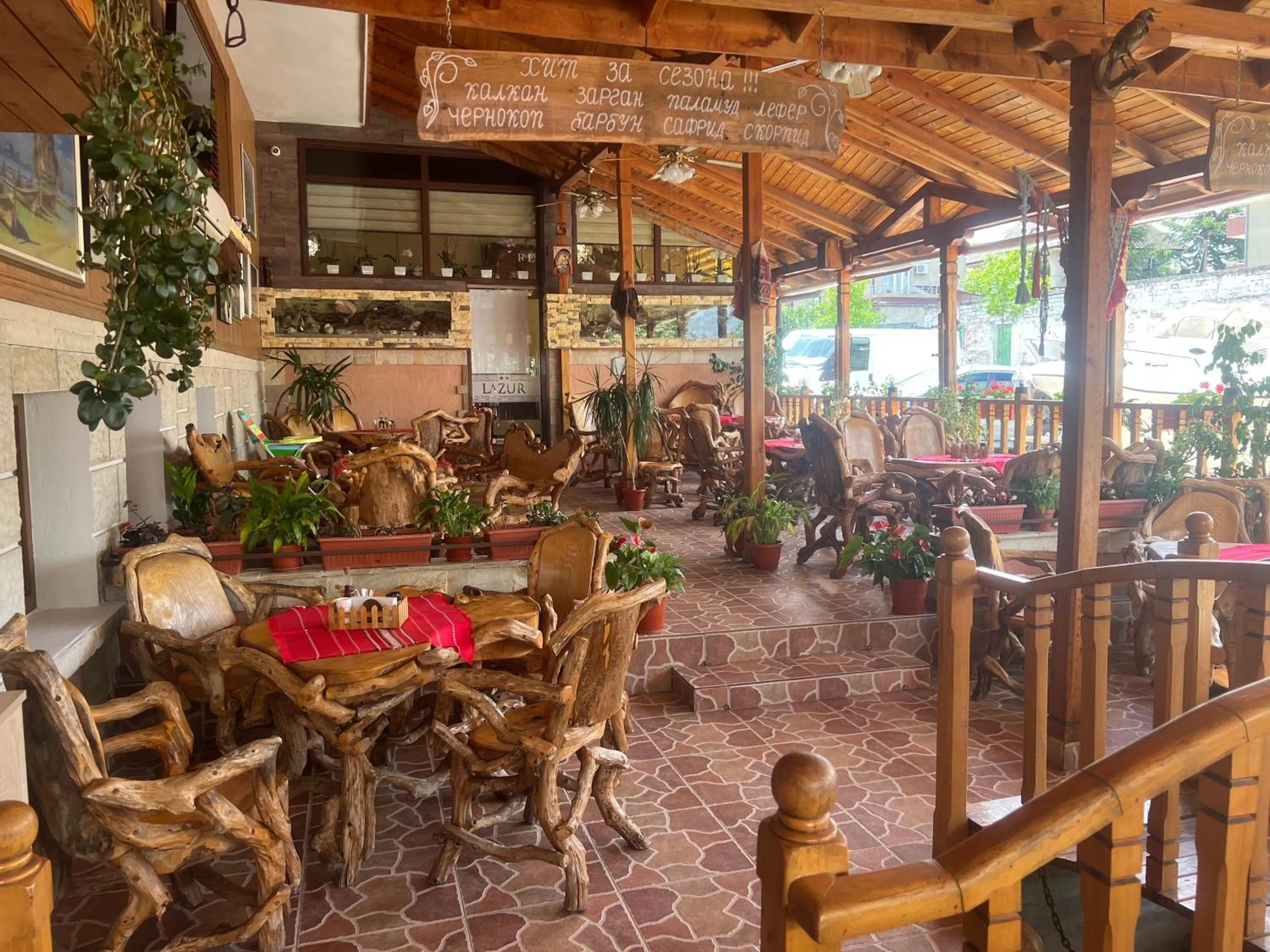 Restaurant/places to eat in Hotel Lazur