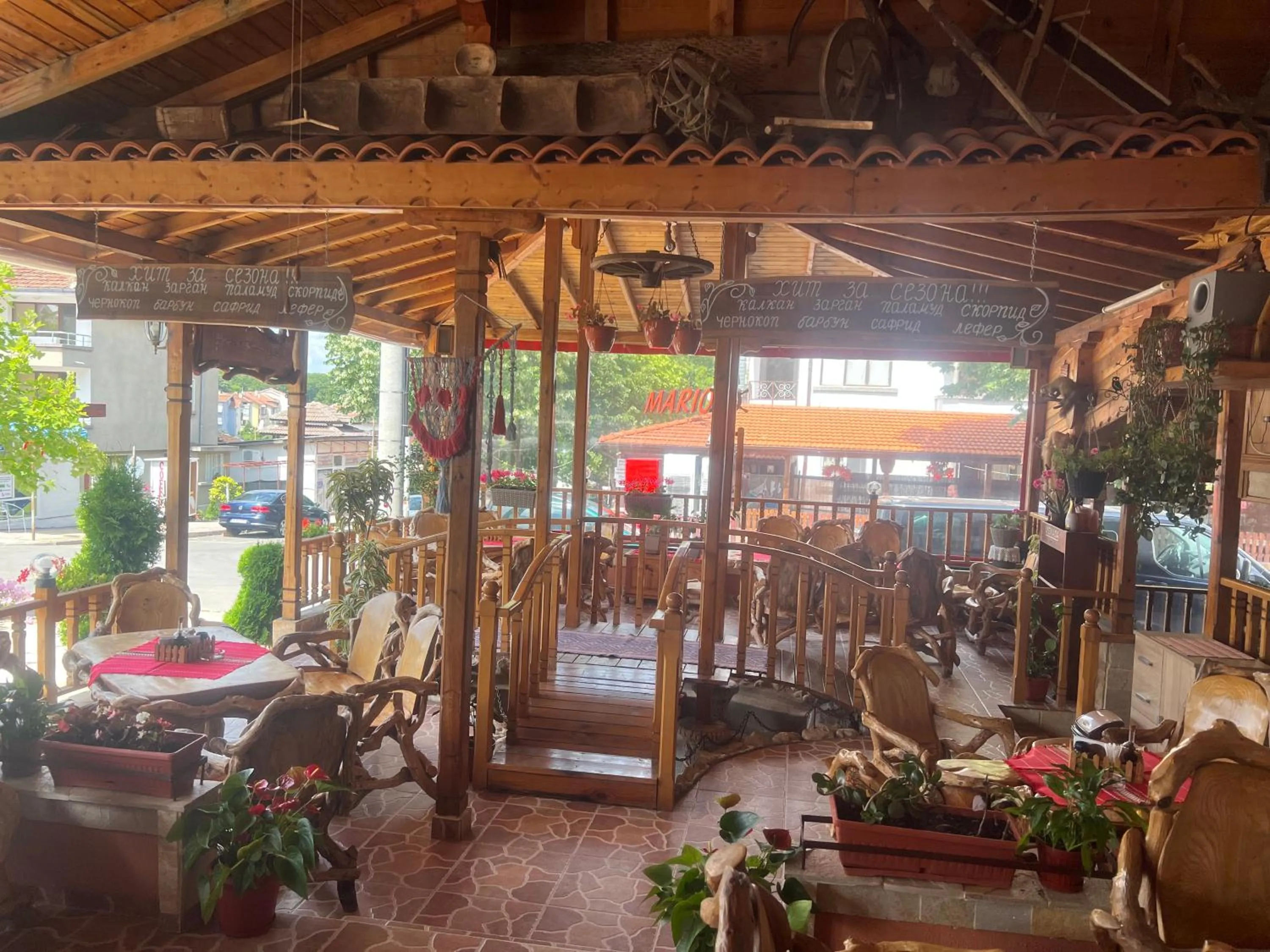 Restaurant/places to eat in Hotel Lazur