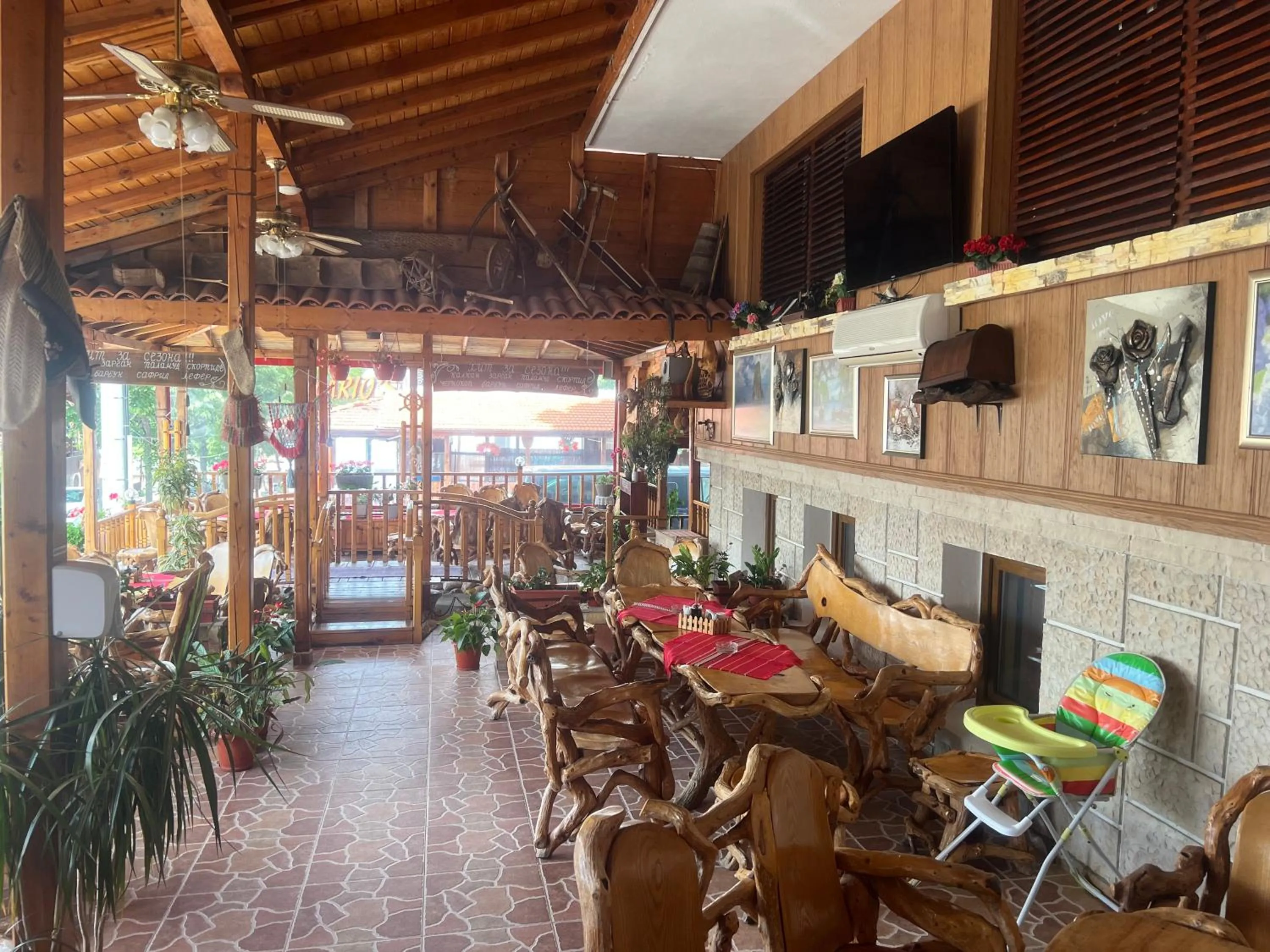 Restaurant/places to eat in Hotel Lazur