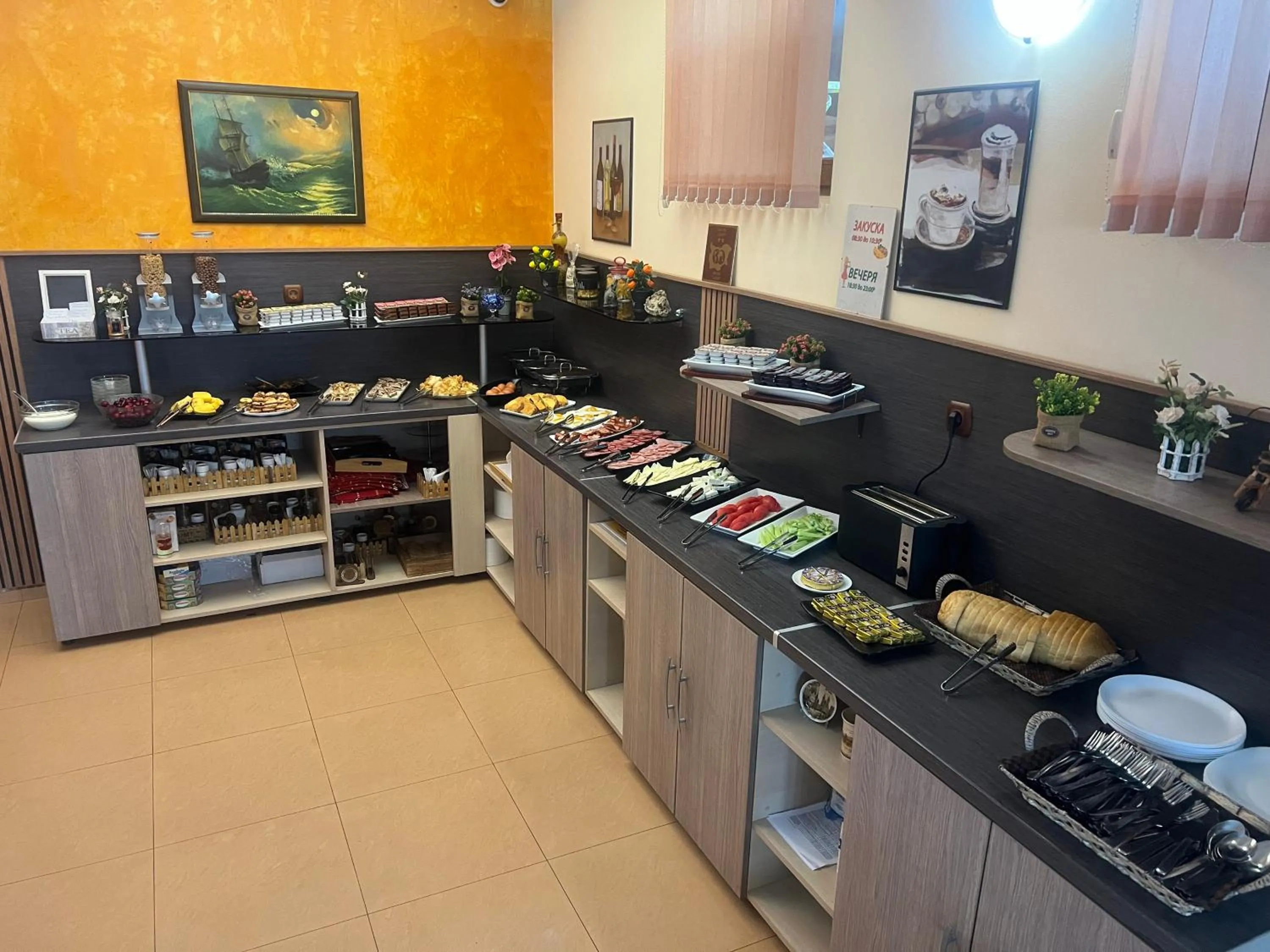 Restaurant/places to eat in Hotel Lazur