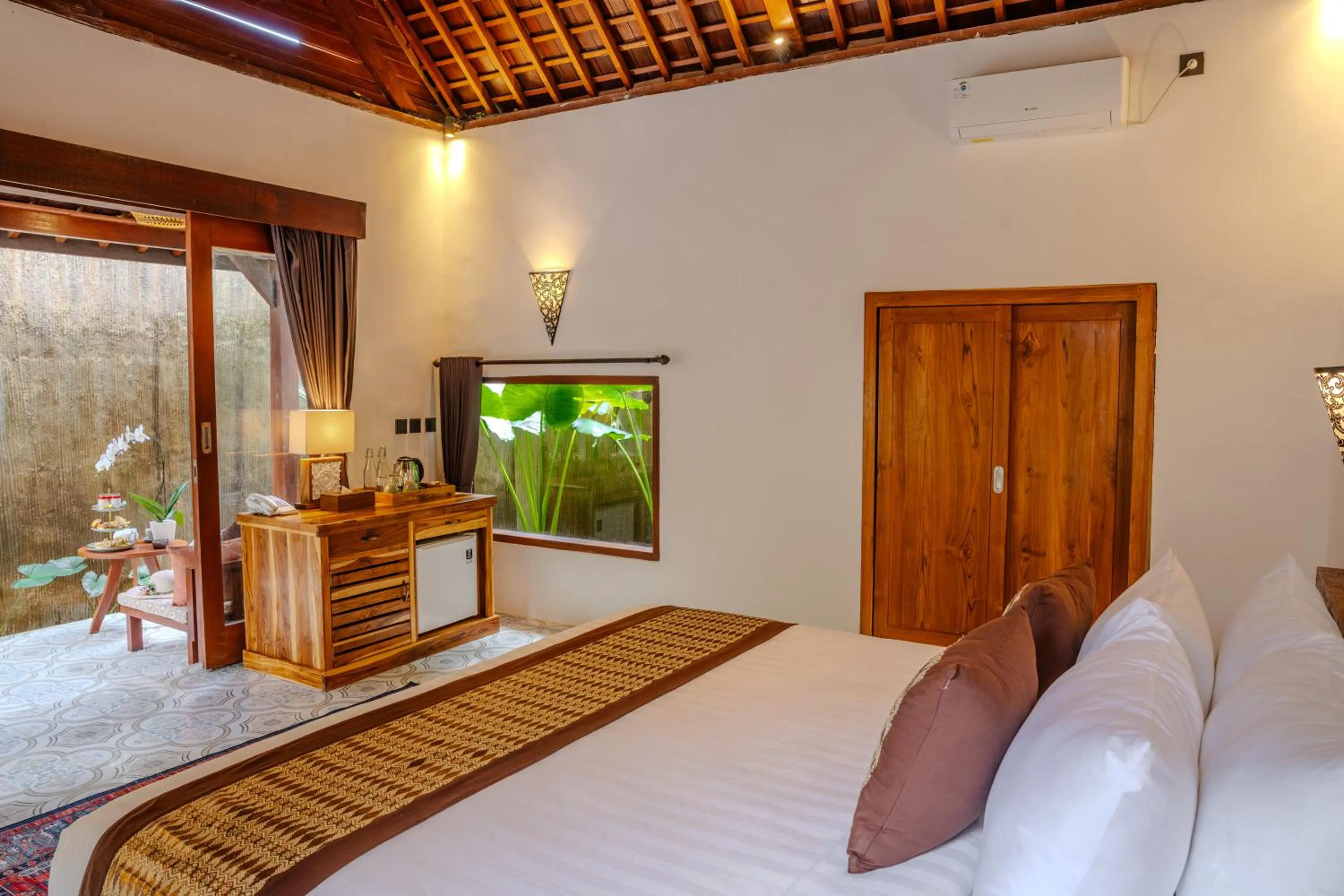 Bed in Hoshi Jungle Resort by Dhananjaya Hospitality
