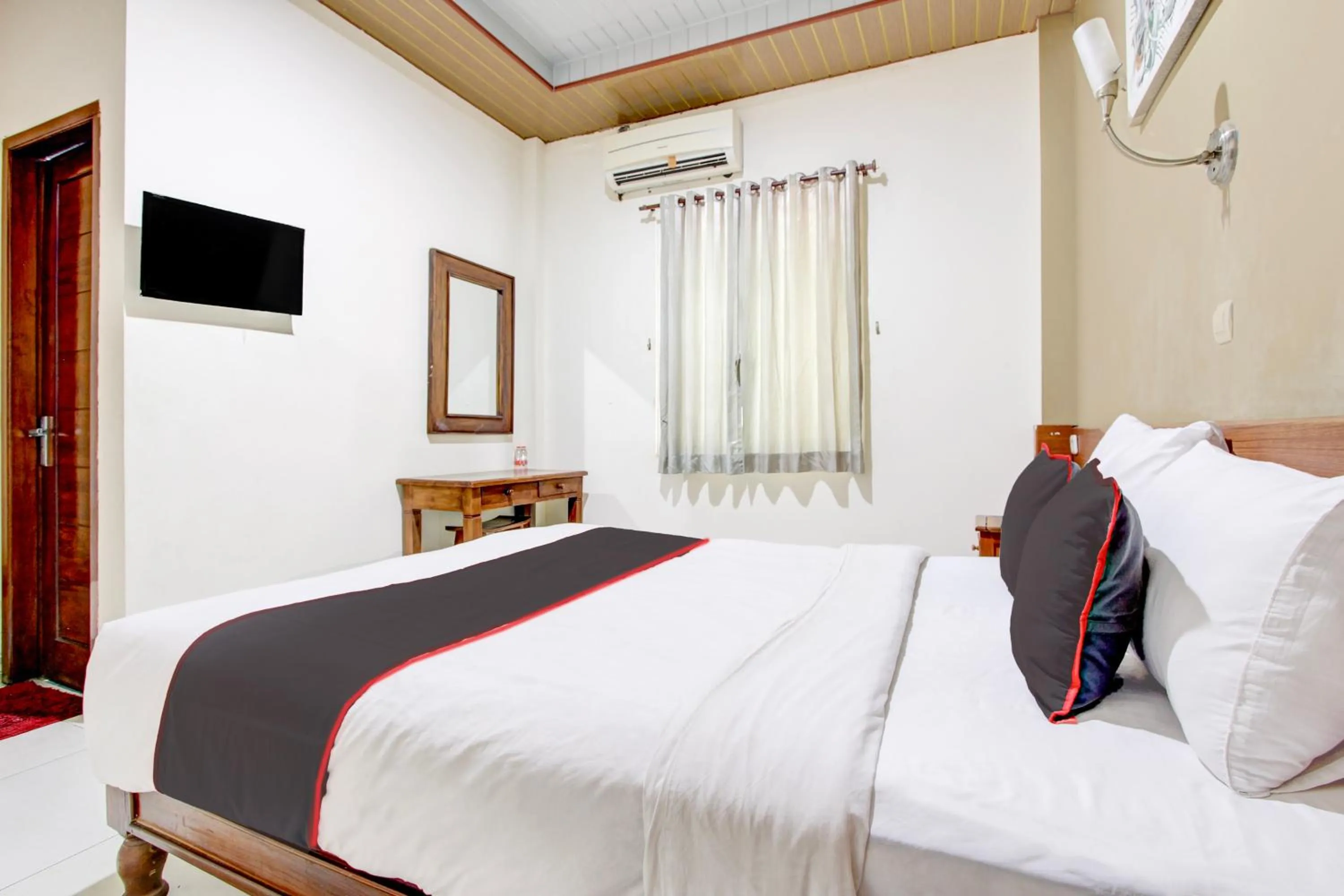 Photo of the whole room, Bed in Collection O Jalan Malioboro Near Lempuyangan Station Formerly Hotel Vala