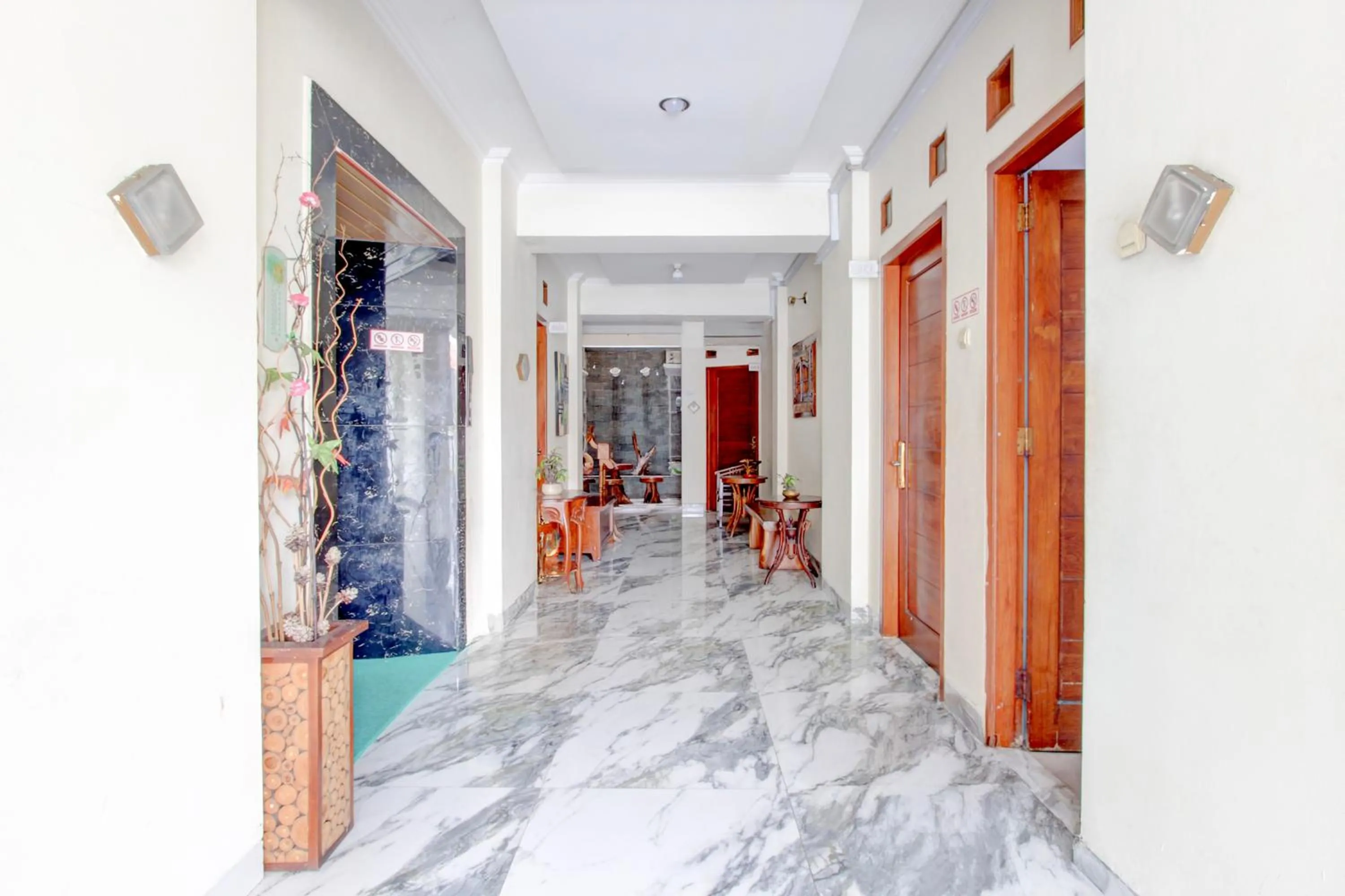 Lobby or reception in Collection O Jalan Malioboro Near Lempuyangan Station Formerly Hotel Vala