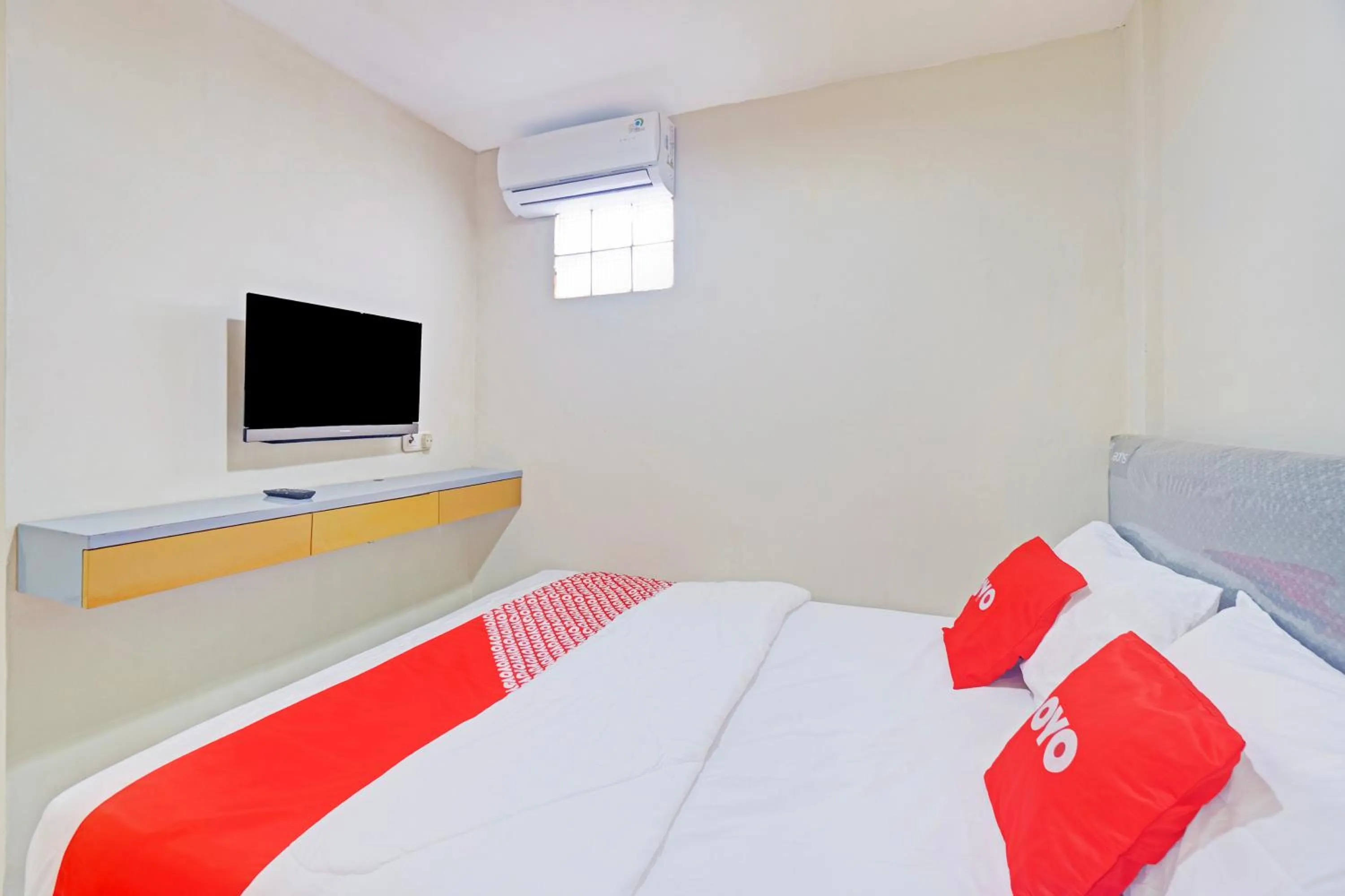 Bedroom, Bed in Hotel O Mangga Besar Near Mangga Besar Station Formerly Warna Warni Residence