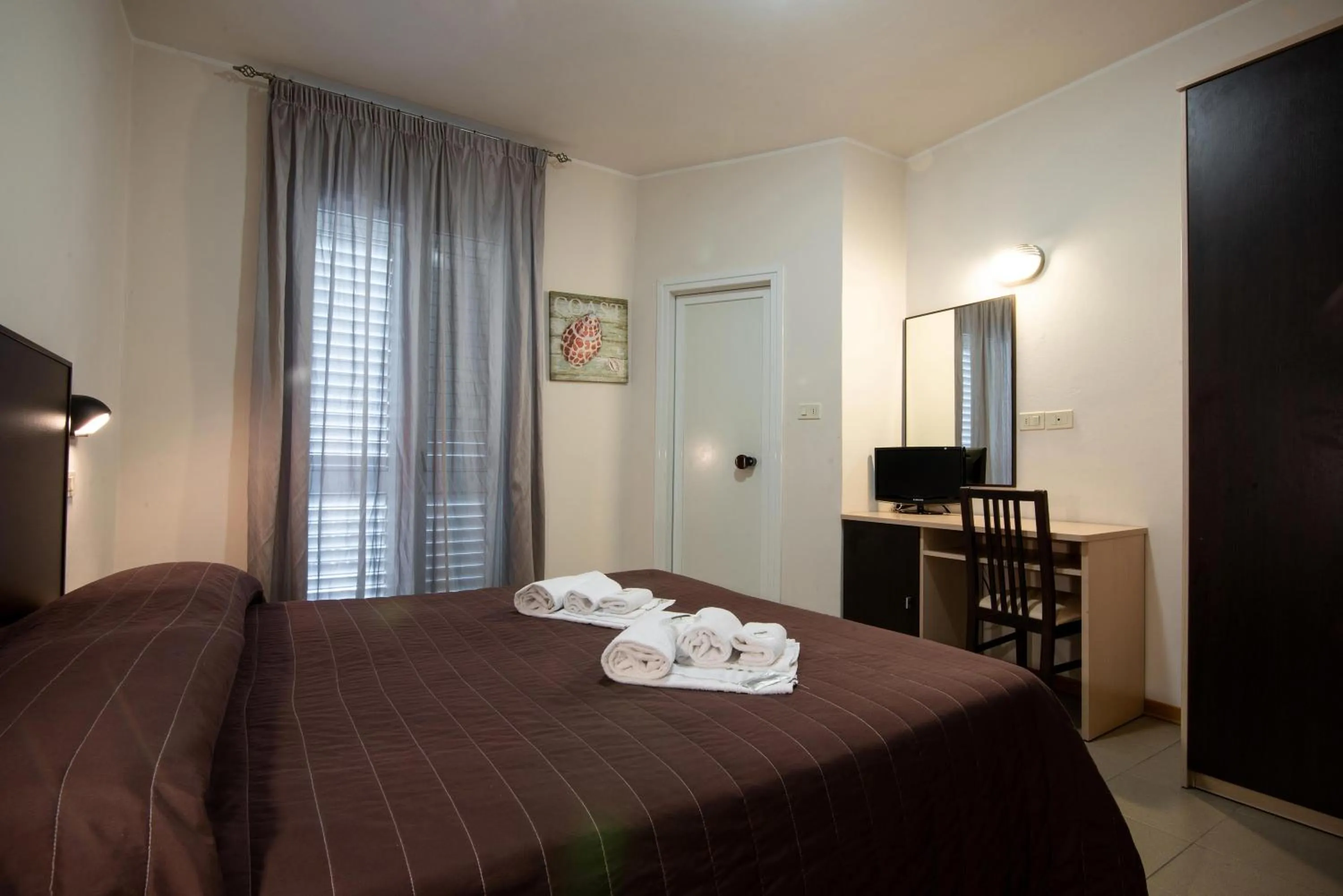 Photo of the whole room, Bed in Hotel Vela D'Oro