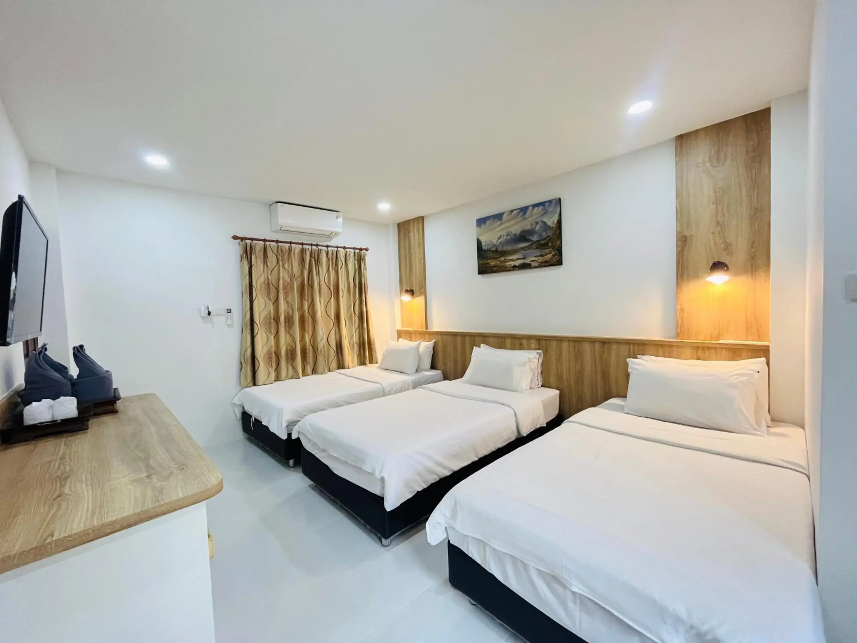 Triple Room with Bathroom in Rendezvous Oldtown Chiangmai Triple Room with Bathroom in Rendezvous Oldtown Chiangmai