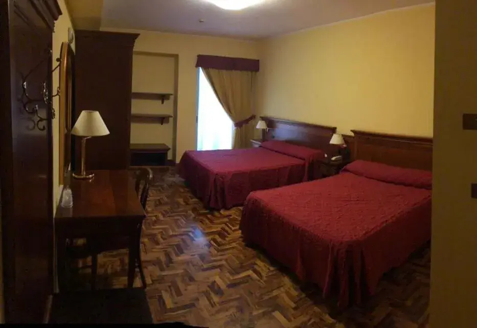 Comfort Quadruple Room in Albergo Ristorante Uliveto Comfort Quadruple Room in Albergo Ristorante Uliveto