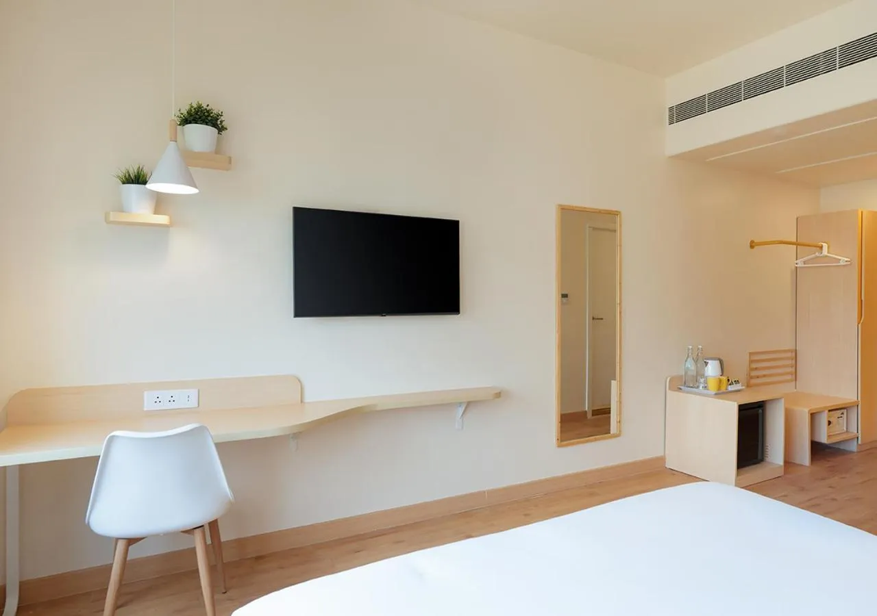 Bed in Bloom Hotel - DLF Cyber City