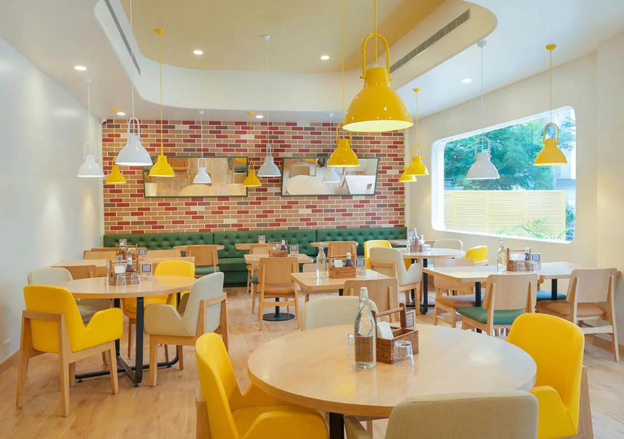 Restaurant/places to eat in Bloom Hotel - DLF Cyber City