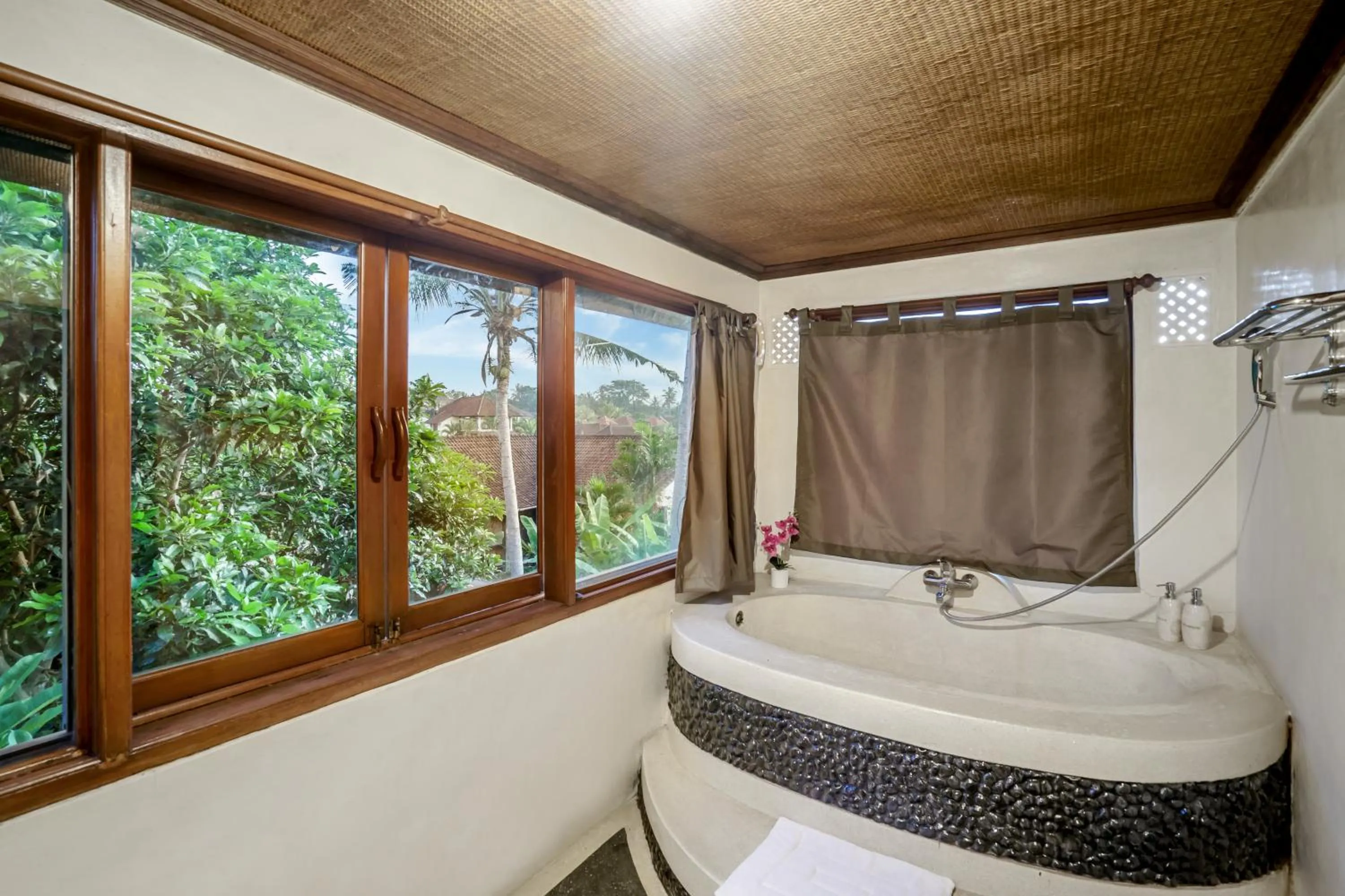 Bath in Villa Sujati