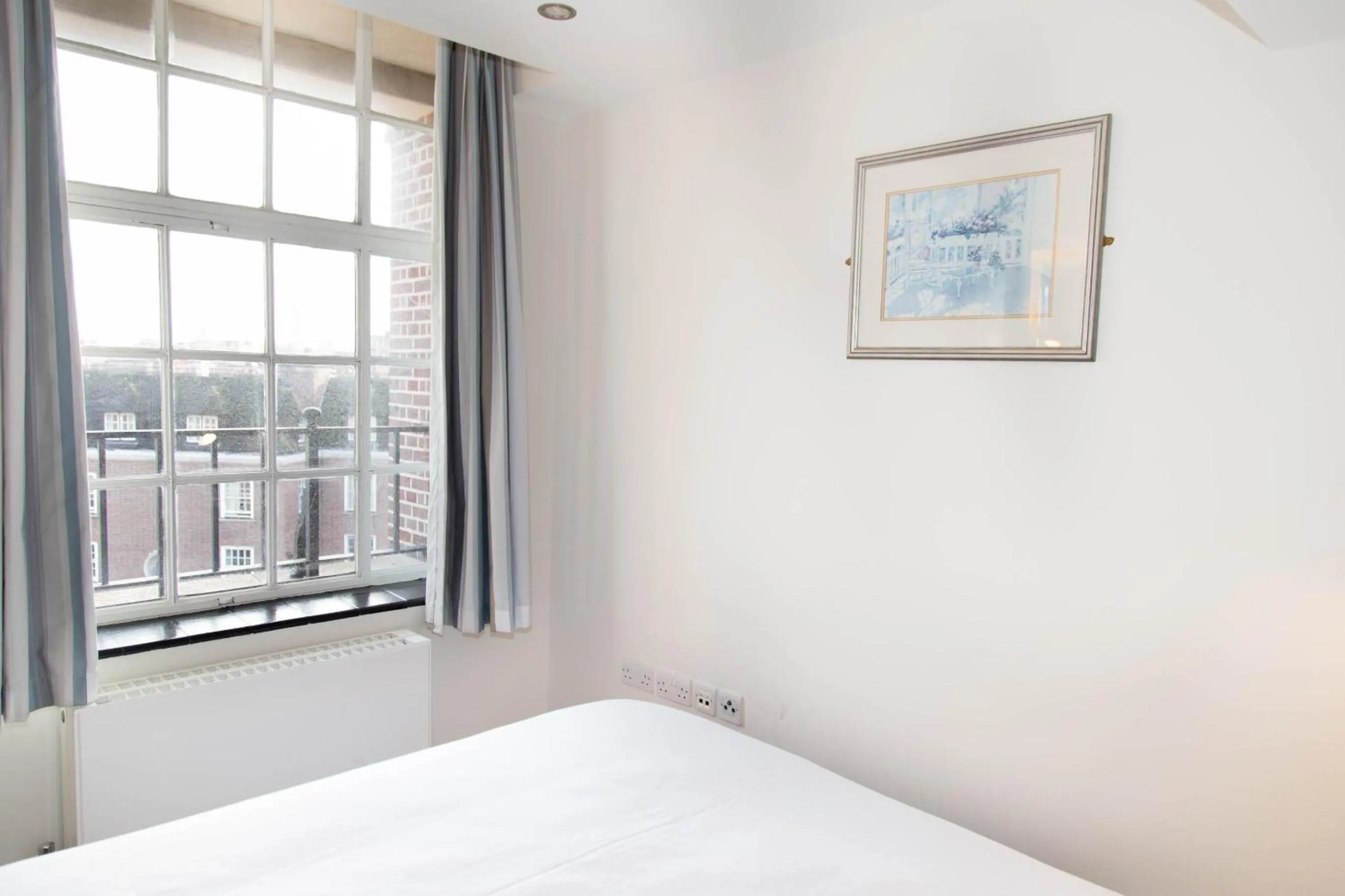 Bed in Goodenough College – University Residence