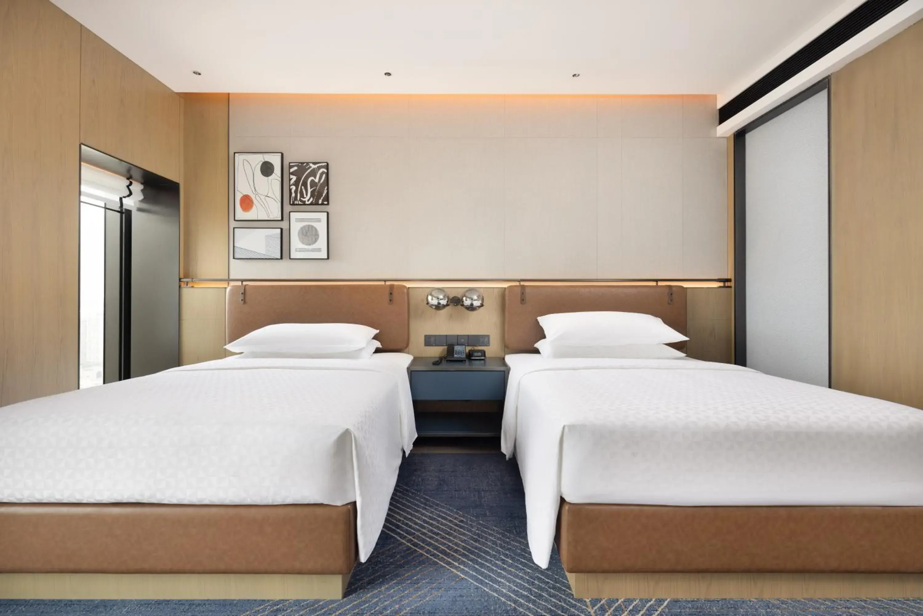 Standard Double Room with Two Double Beds in Four Points by Sheraton Chengdu, Chunxi Road Standard Double Room with Two Double Beds in Four Points by Sheraton Chengdu, Chunxi Road