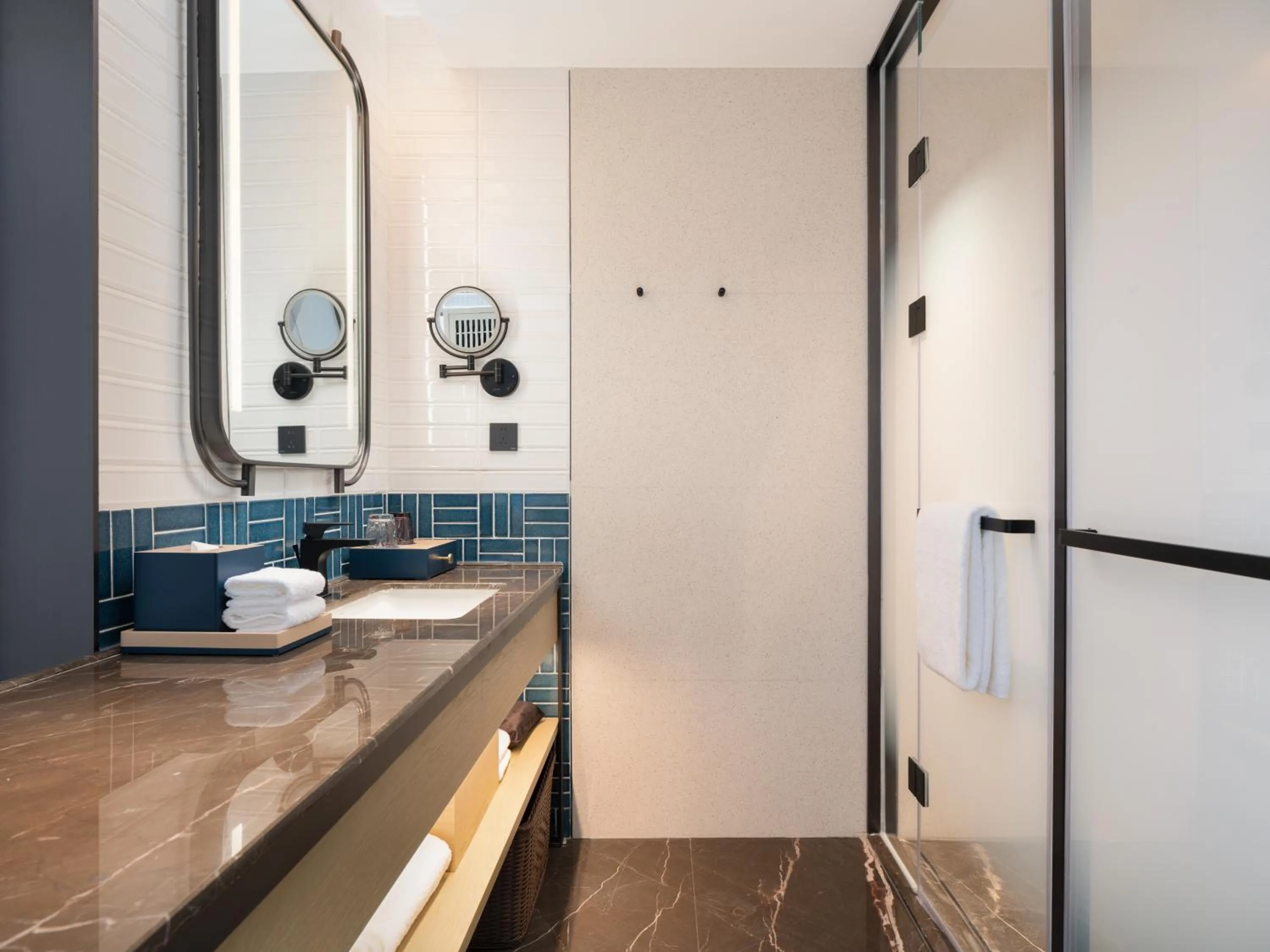 Bathroom in Four Points by Sheraton Chengdu, Chunxi Road