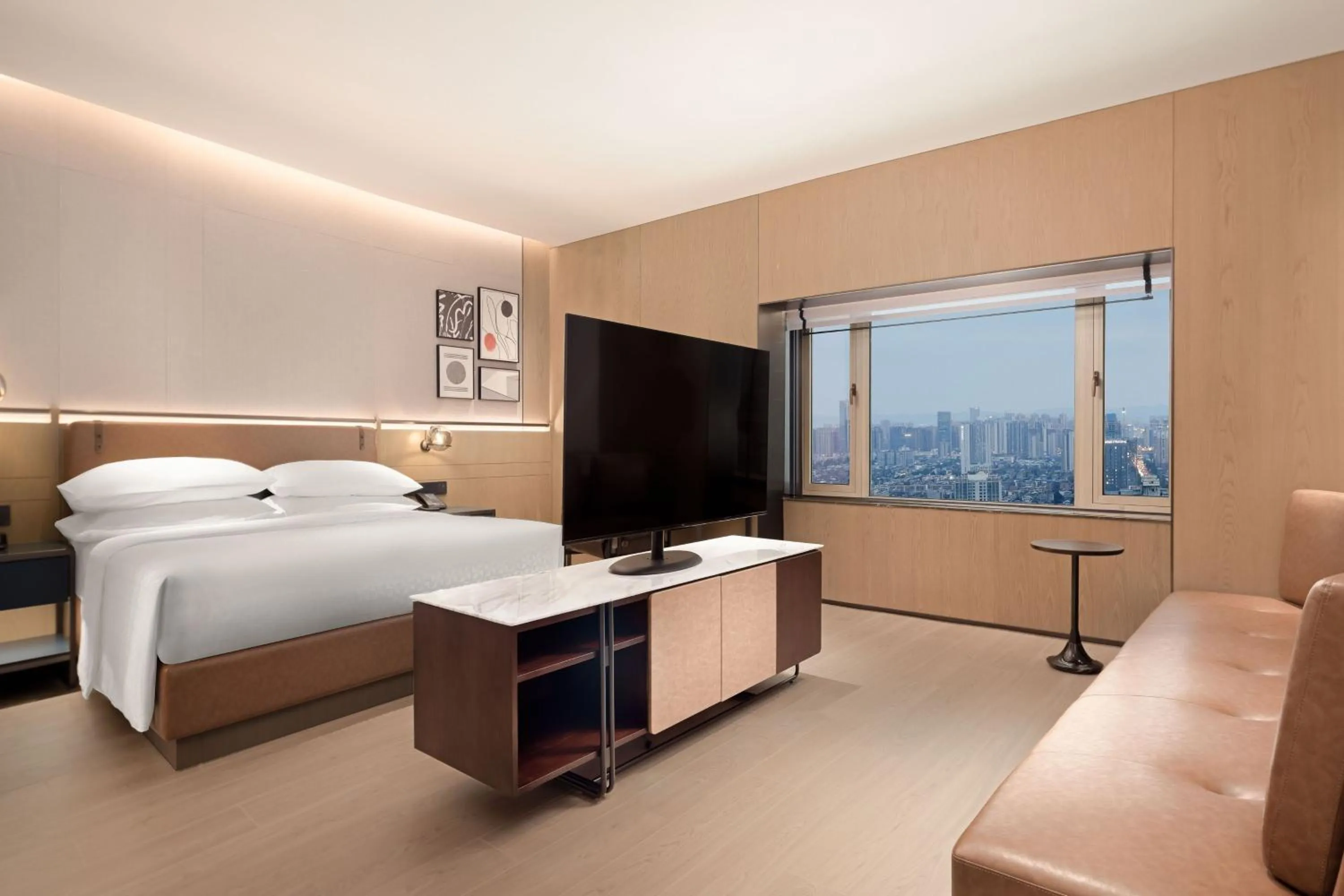 Photo of the whole room, Bed in Four Points by Sheraton Chengdu, Chunxi Road
