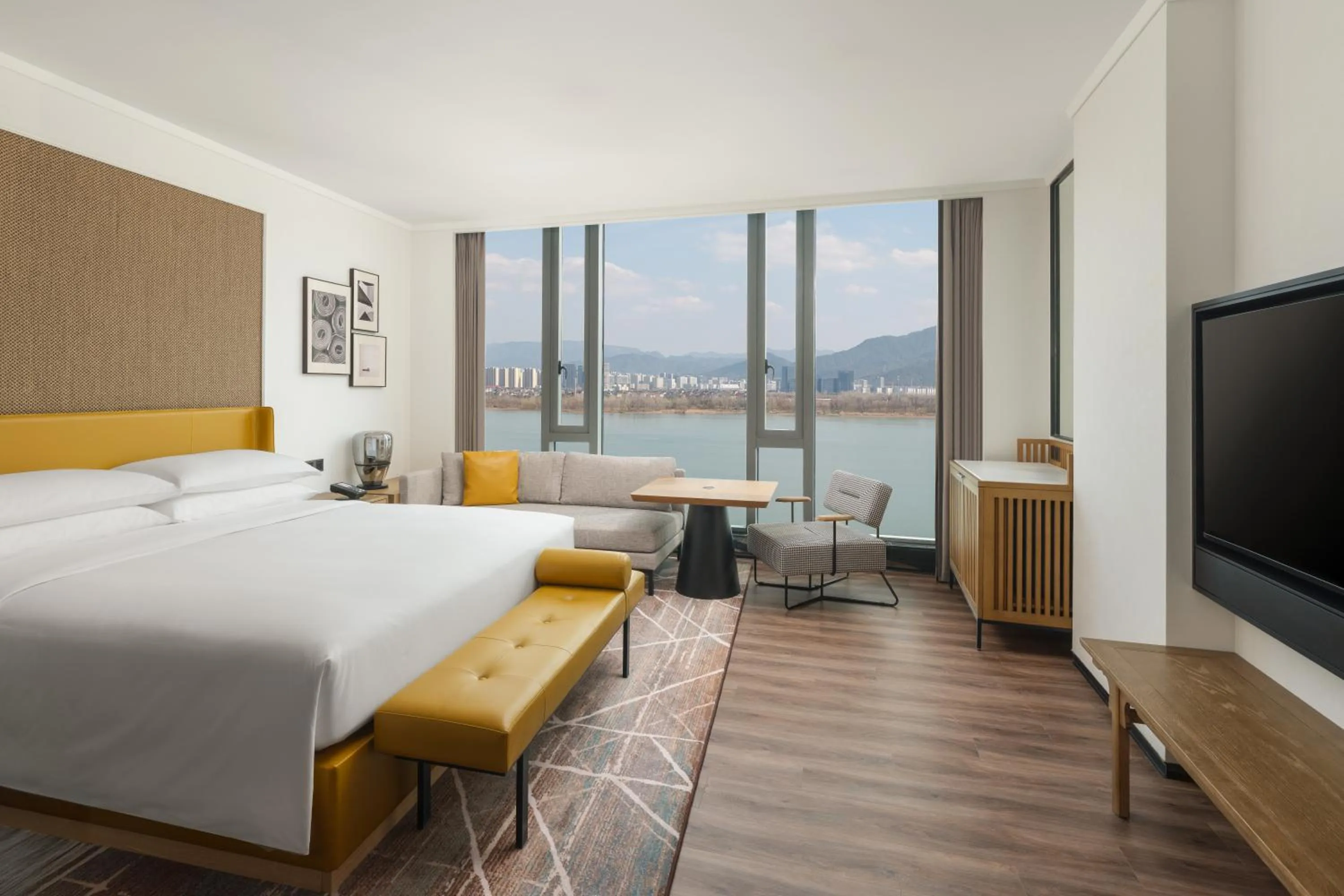 Bed in Sheraton Hangzhou Fuyang