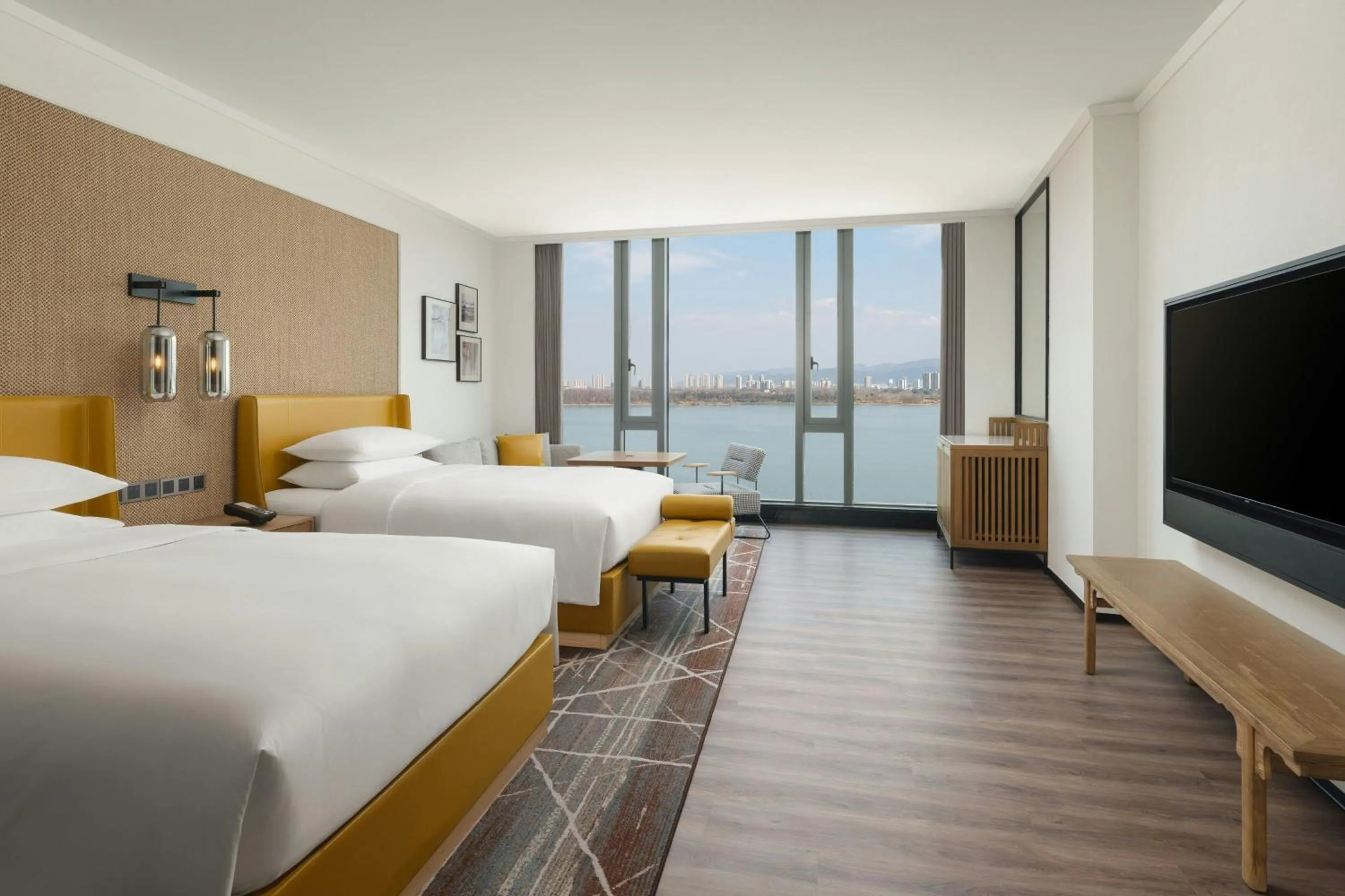 Photo of the whole room, Bed in Sheraton Hangzhou Fuyang