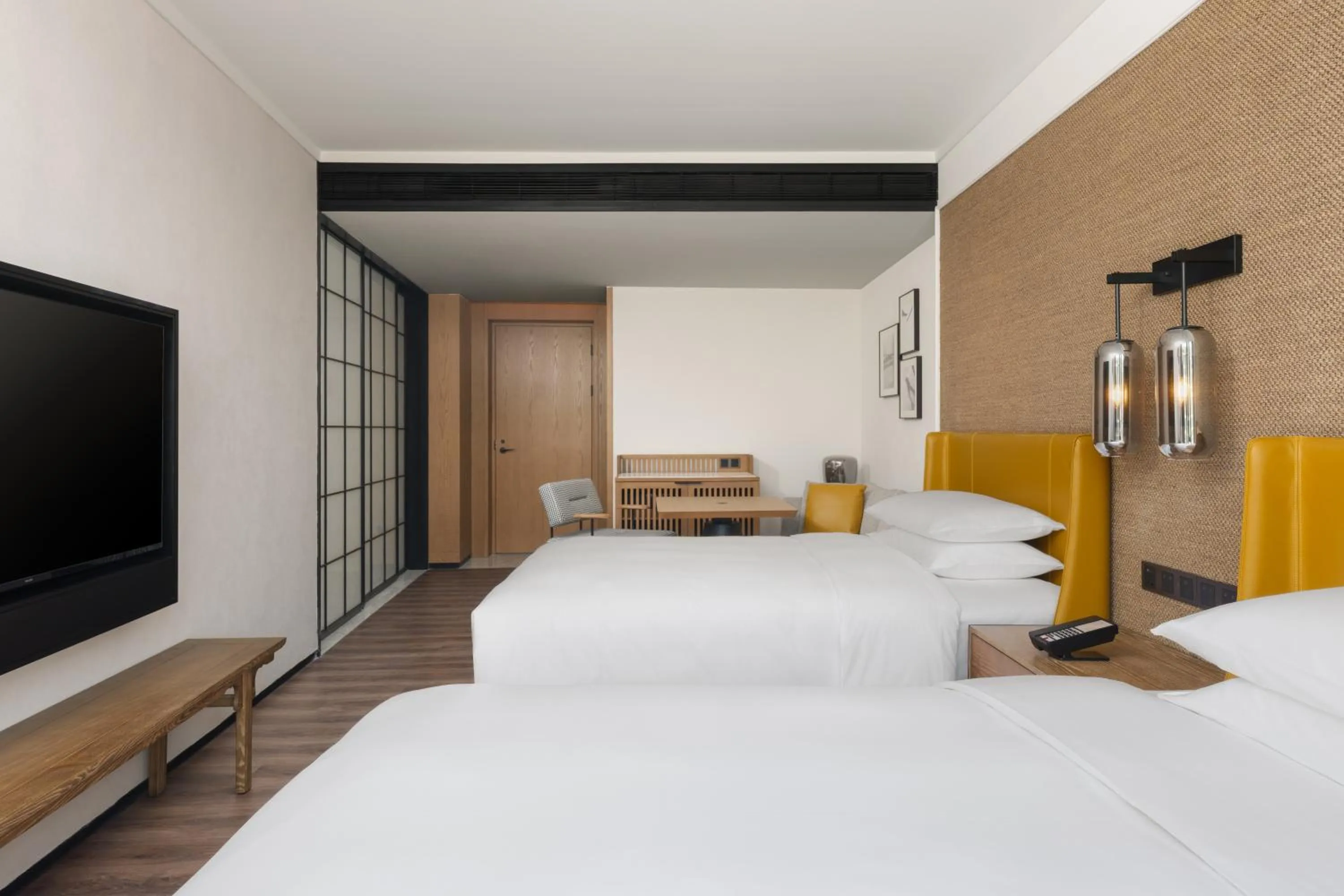 Bed in Sheraton Hangzhou Fuyang