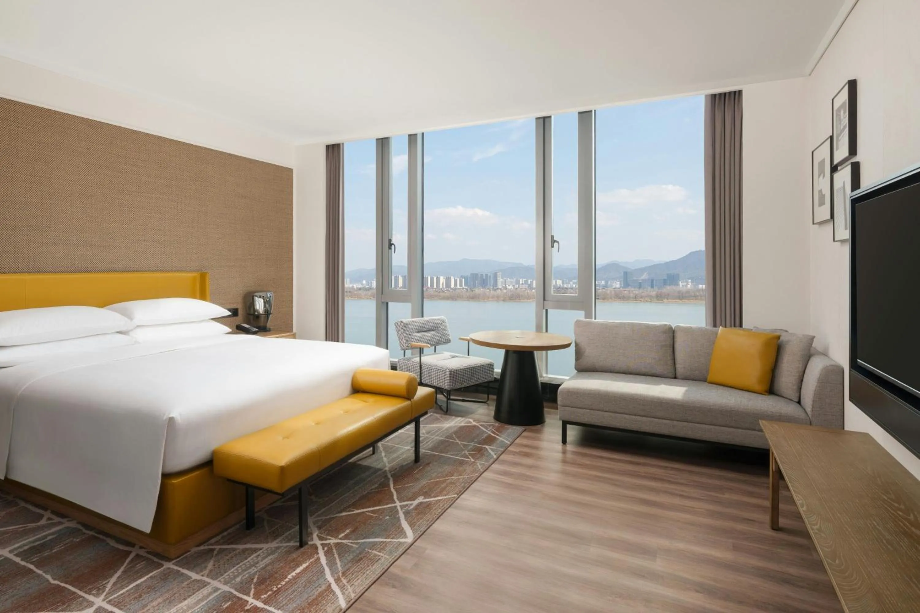 Bedroom, Bed in Sheraton Hangzhou Fuyang