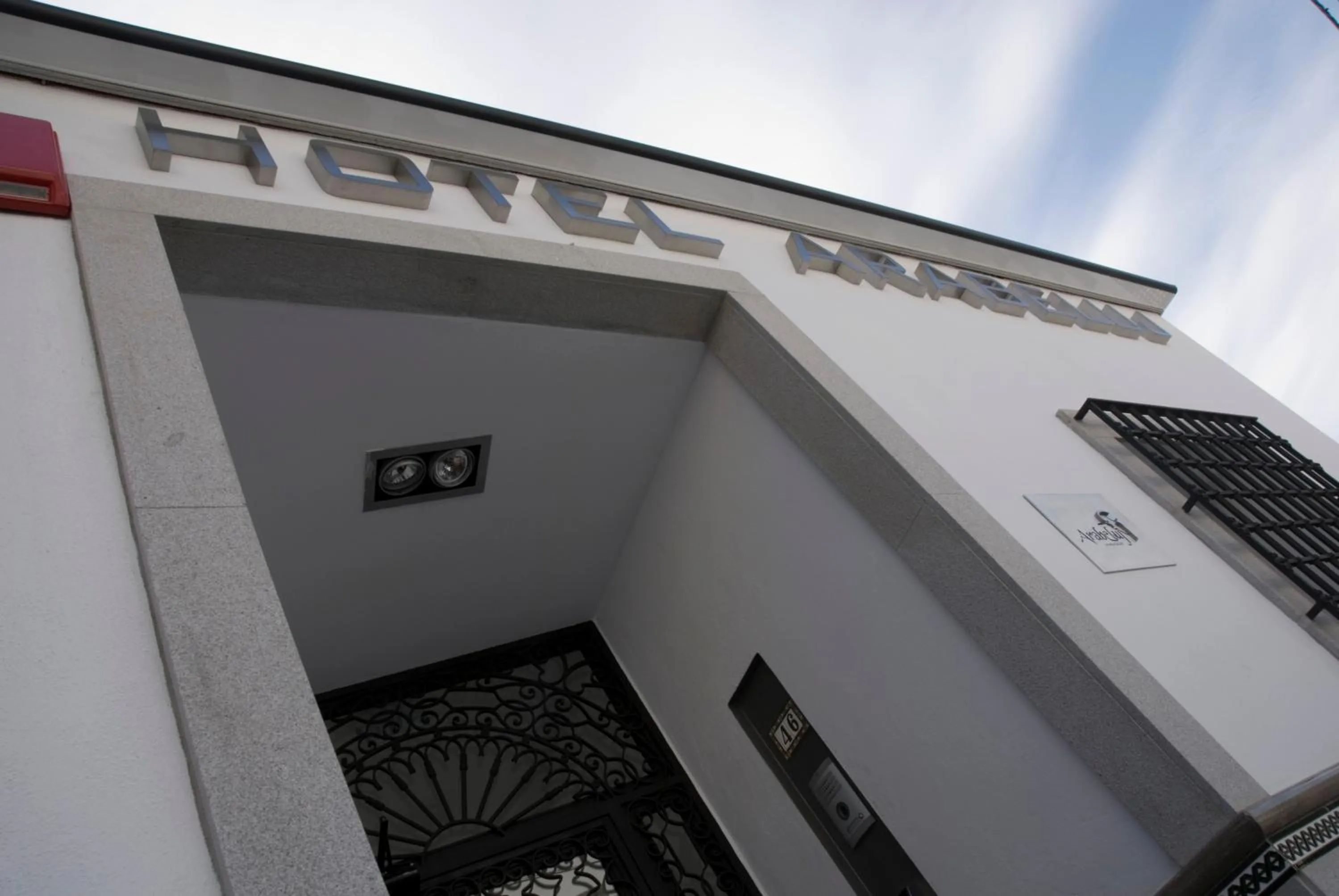Facade/entrance in Hotel Mirador Arabeluj