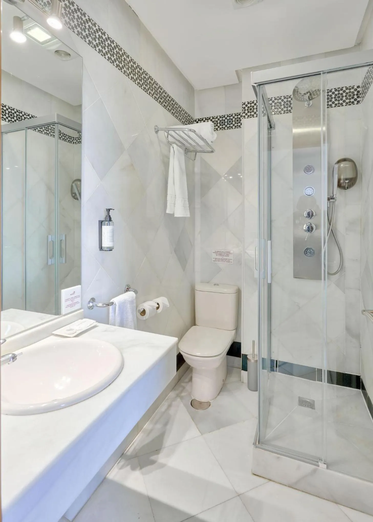 Bathroom in Hotel Mirador Arabeluj