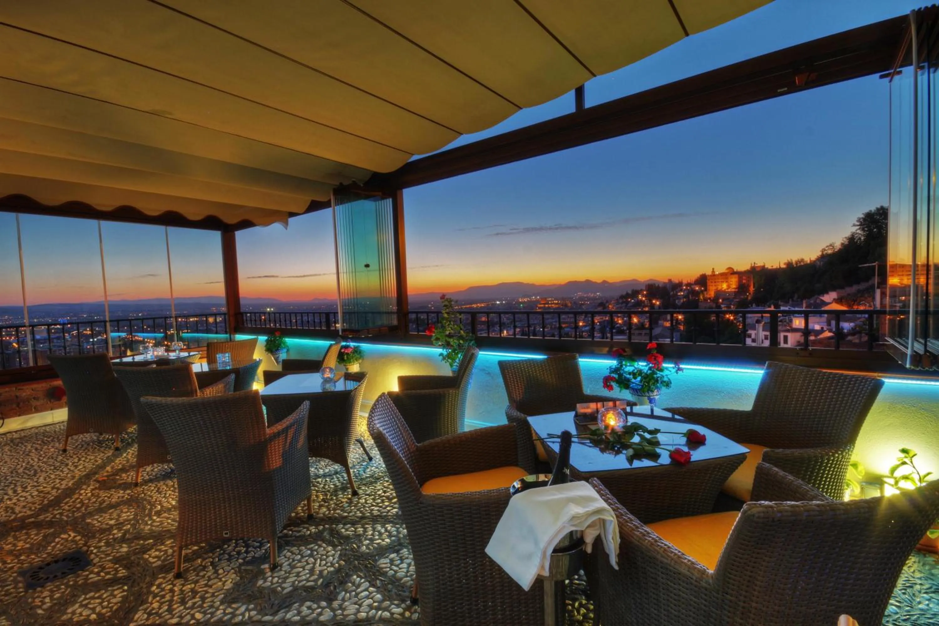 Lounge or bar in Hotel Mirador Arabeluj