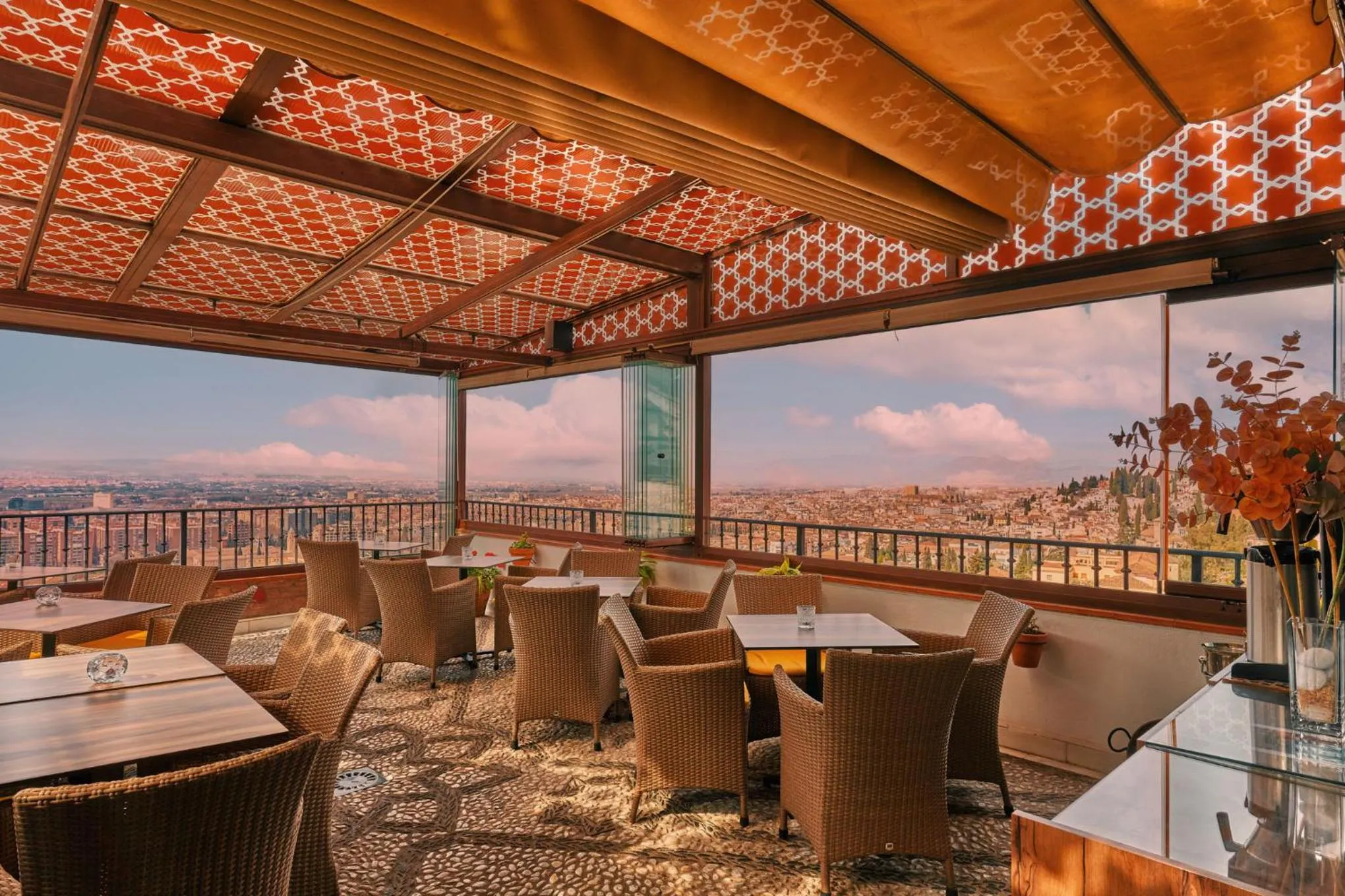 Dining area in Hotel Mirador Arabeluj