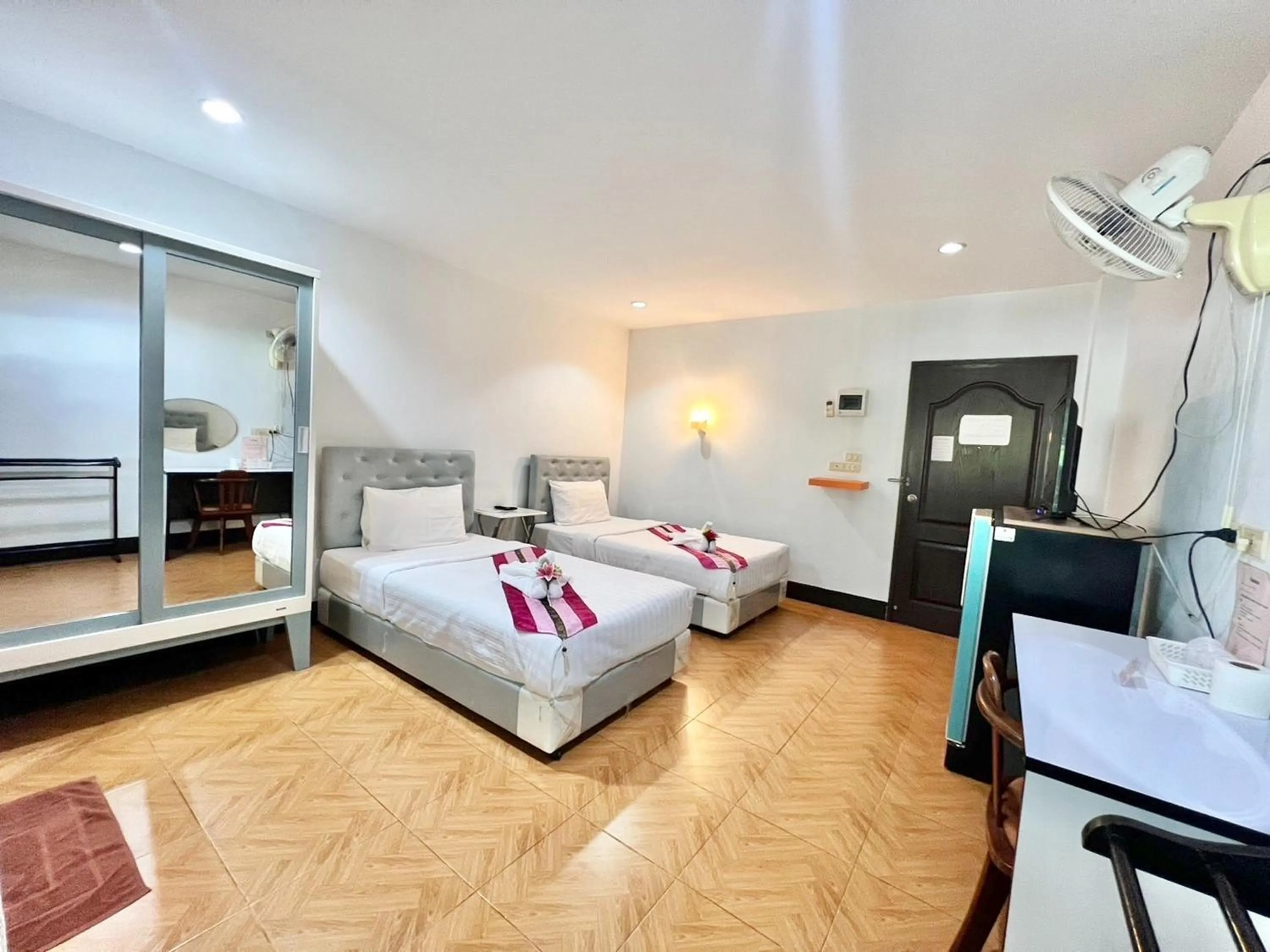 Bedroom, Bed in Ban Ton Resort