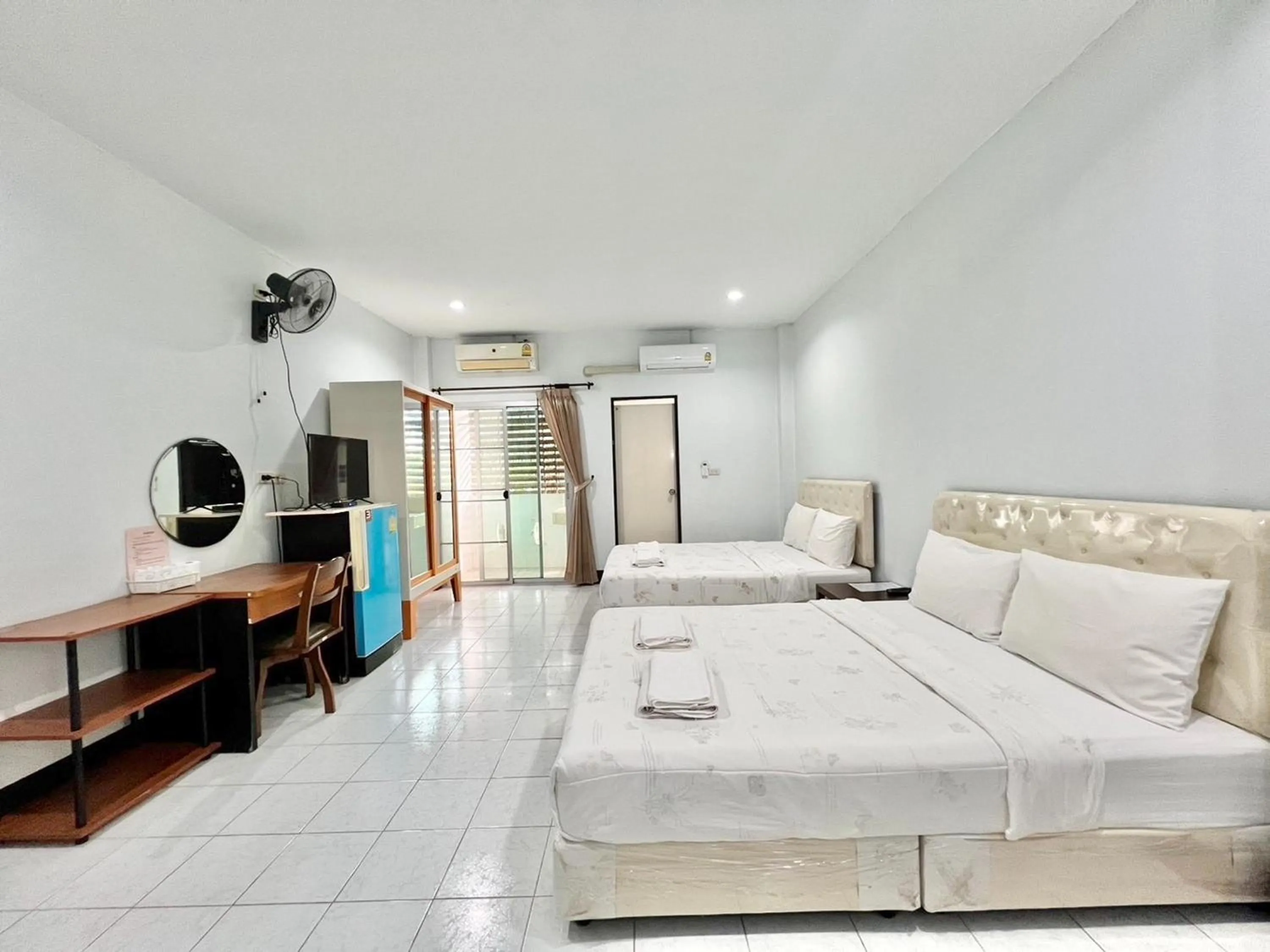 Photo of the whole room, Bed in Ban Ton Resort