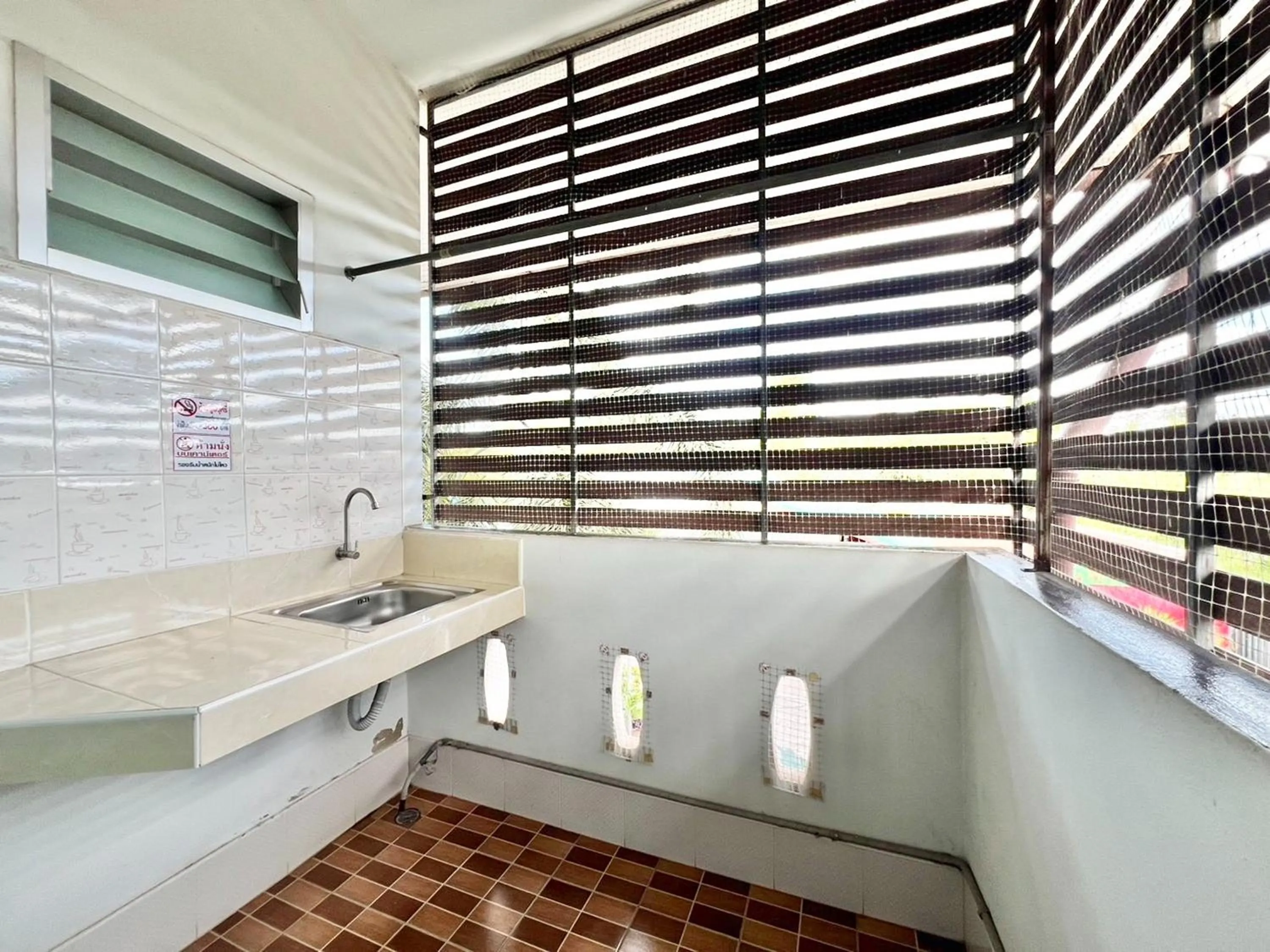 dishwasher in Ban Ton Resort