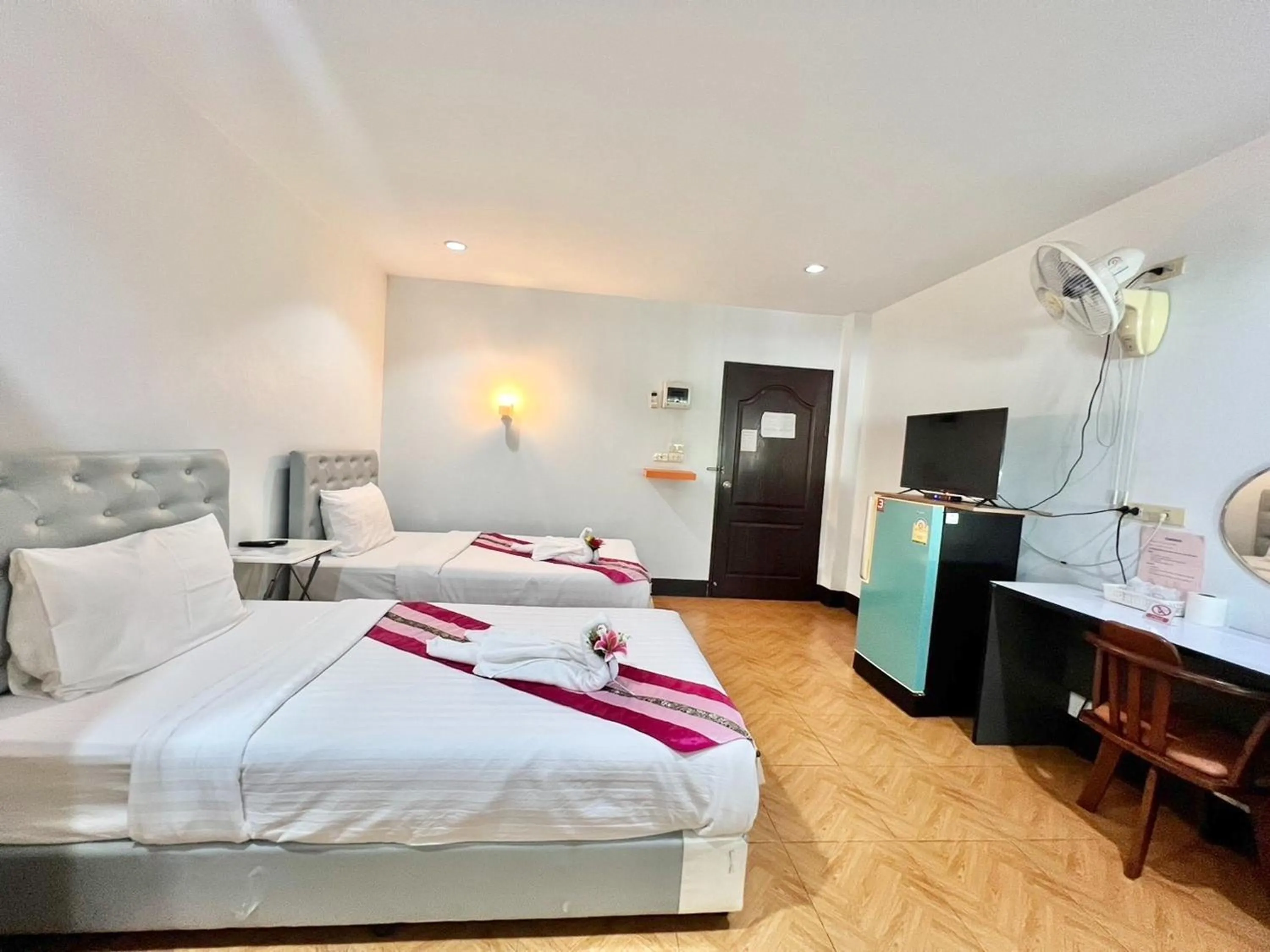 Photo of the whole room, Bed in Ban Ton Resort